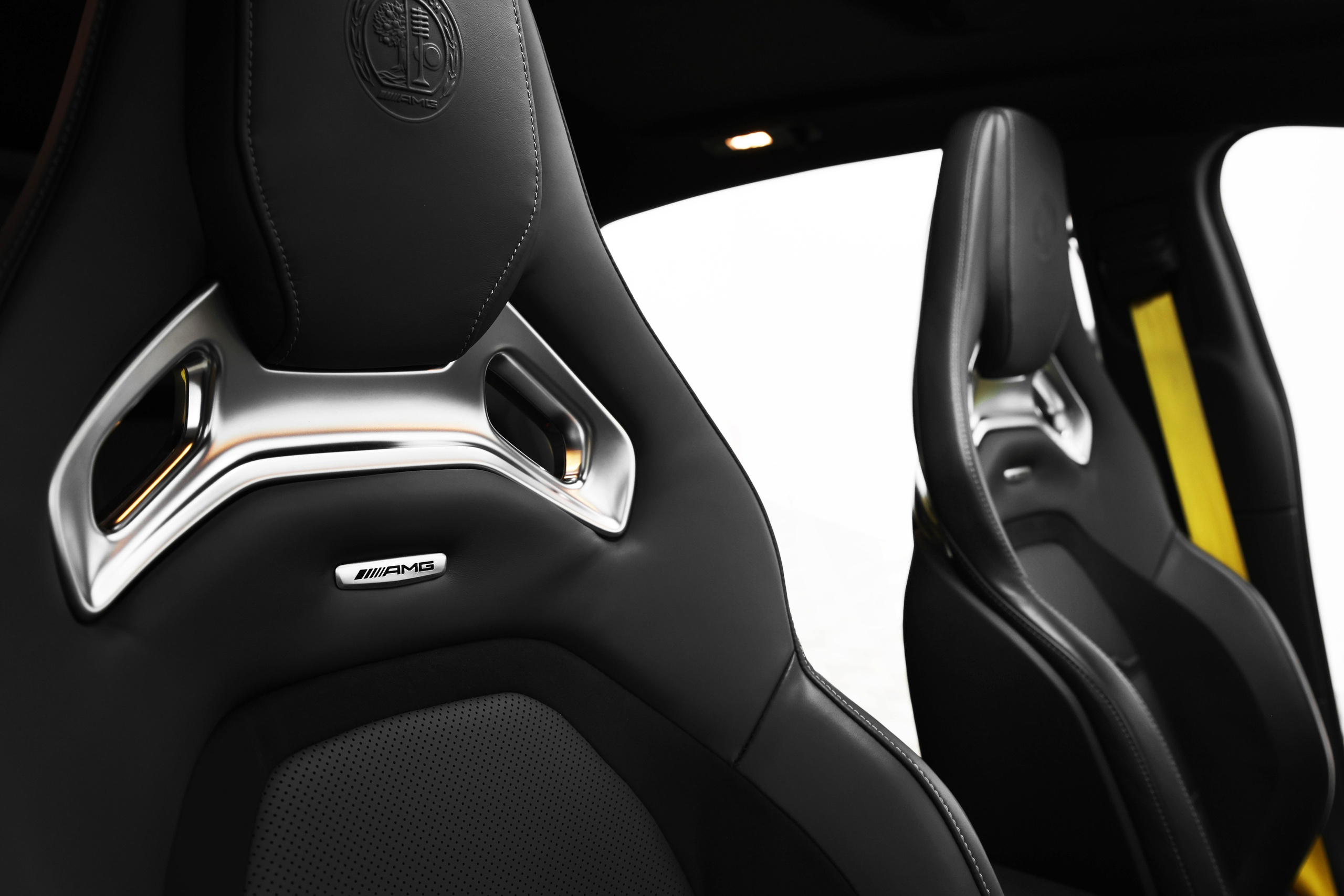 2019 MERCEDES BENZ GT63s AMG. Mixturecaptures