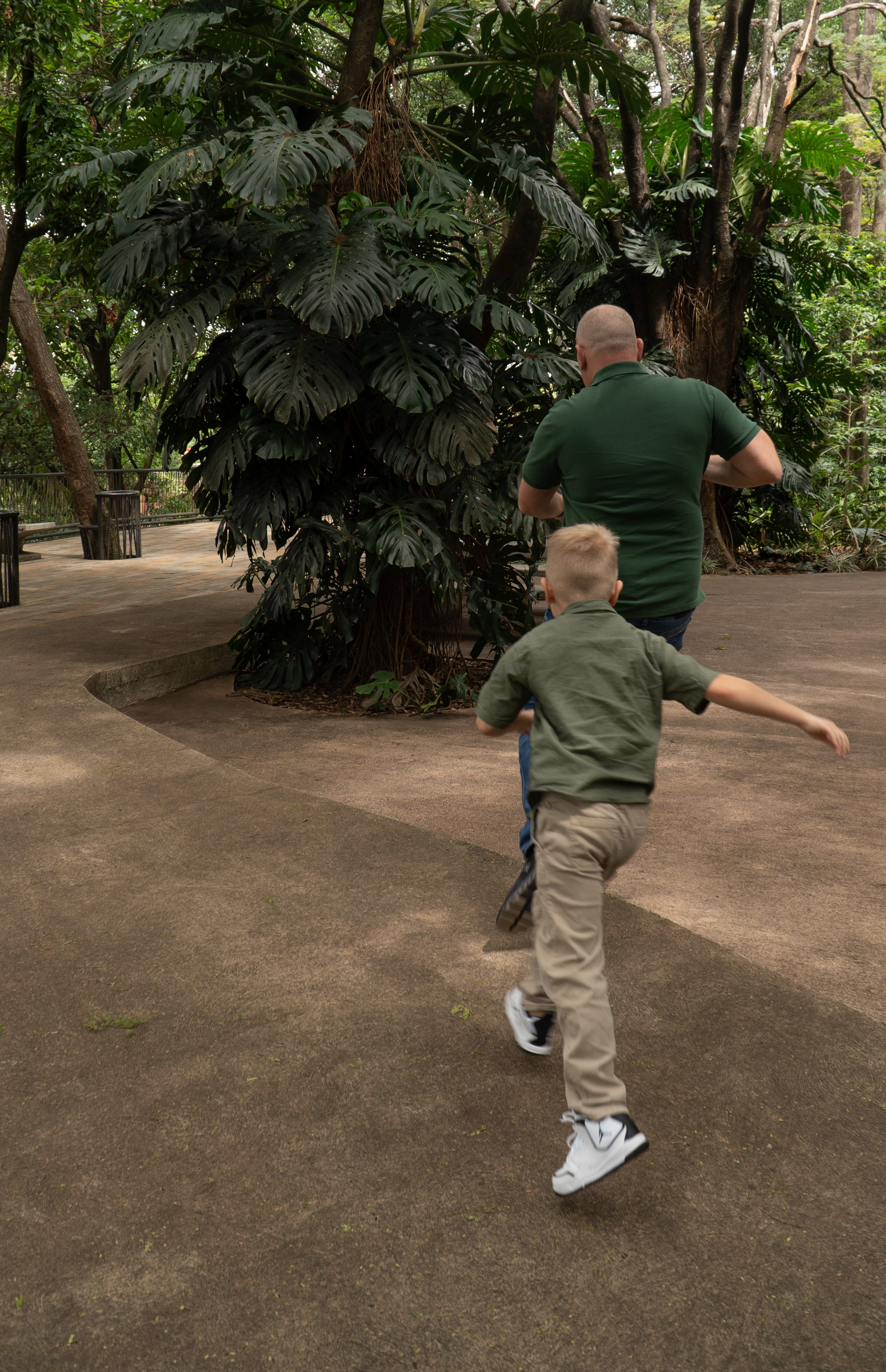 Sasha y «la familia / and the family». Wedding Photographer in Barcelona and Medellin