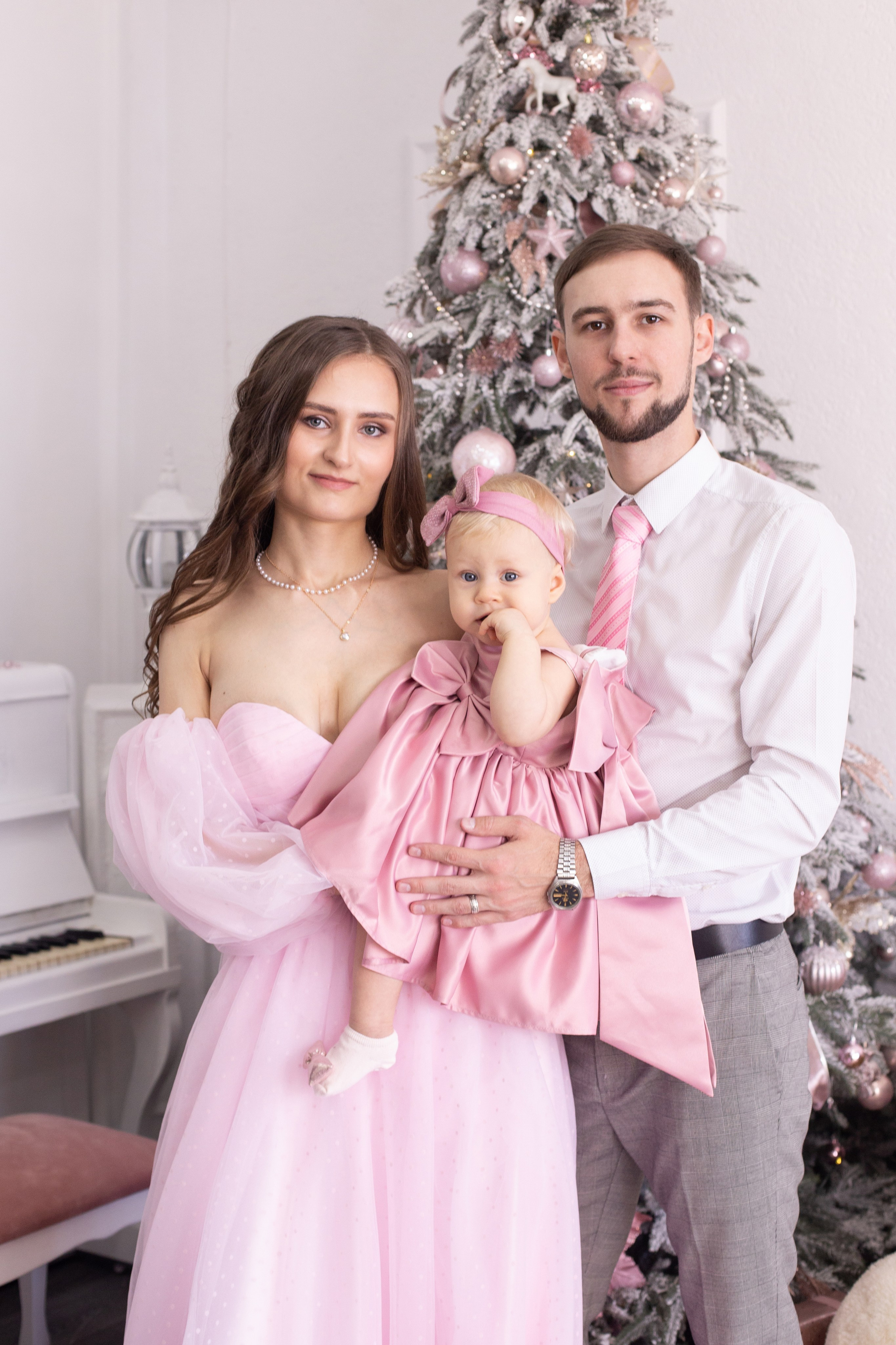 Нежная семейная фотосессия в сочинской студии. Предметный и фудфотограф в Сочи Дарина Погодаева