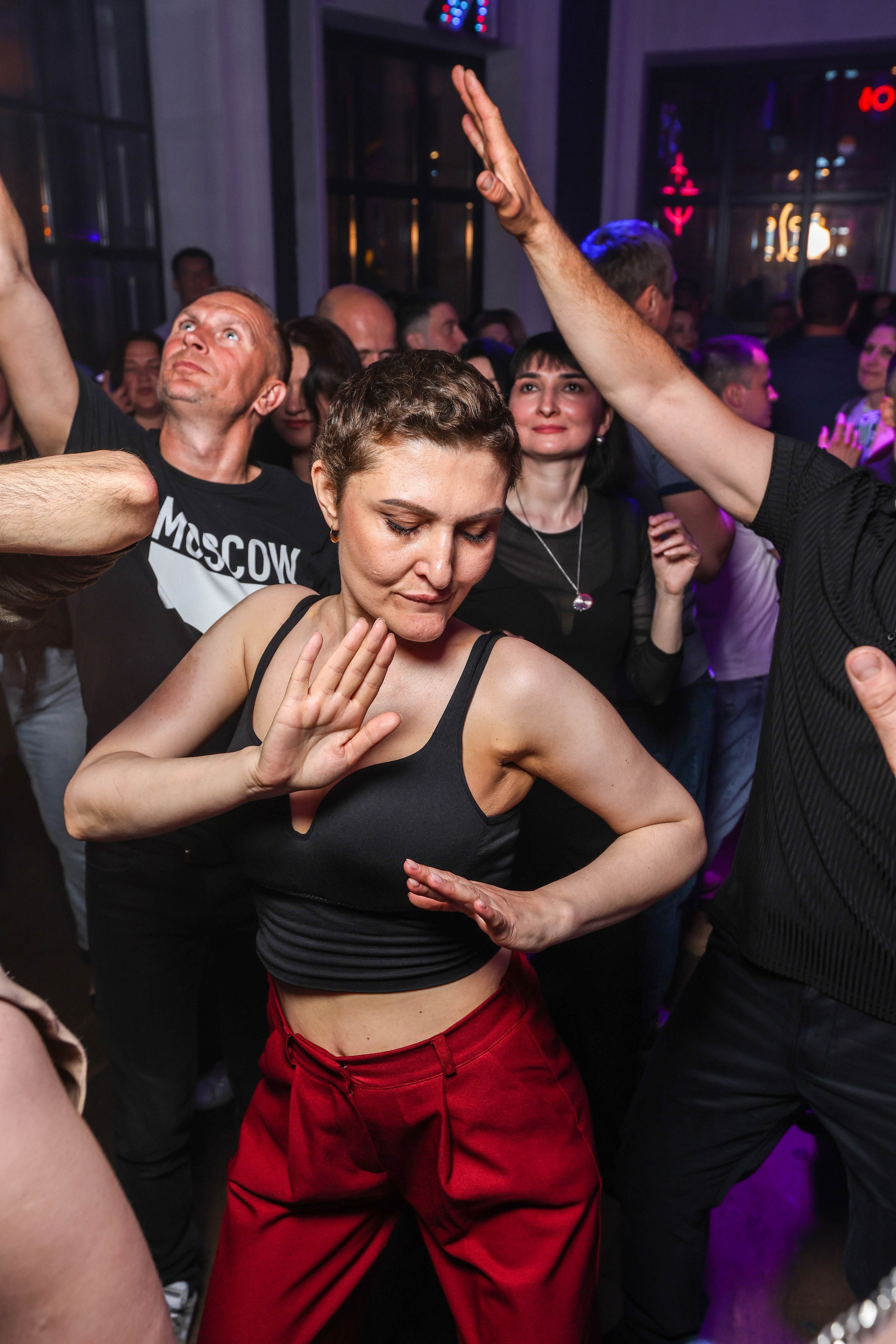 БАР РУКИ ВВЕРХ