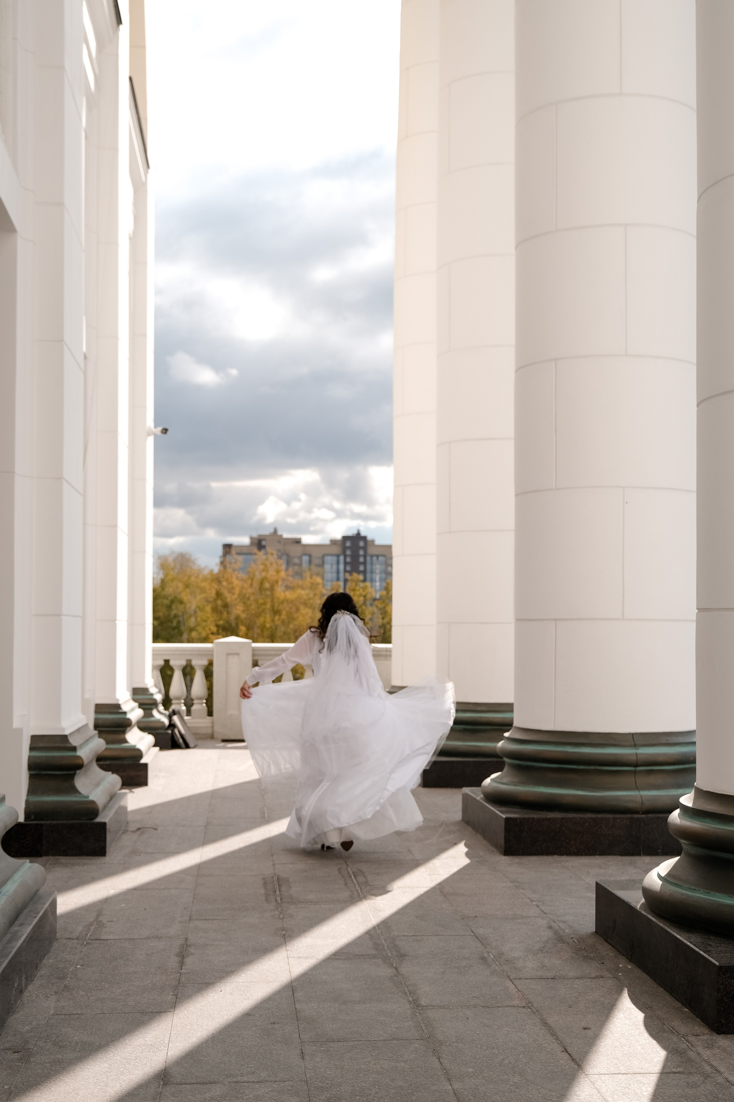 Азат и Дарья_прогулка с ретро-автомобилями. Свадебный фотограф в Челябинске Сырчикова Наталья