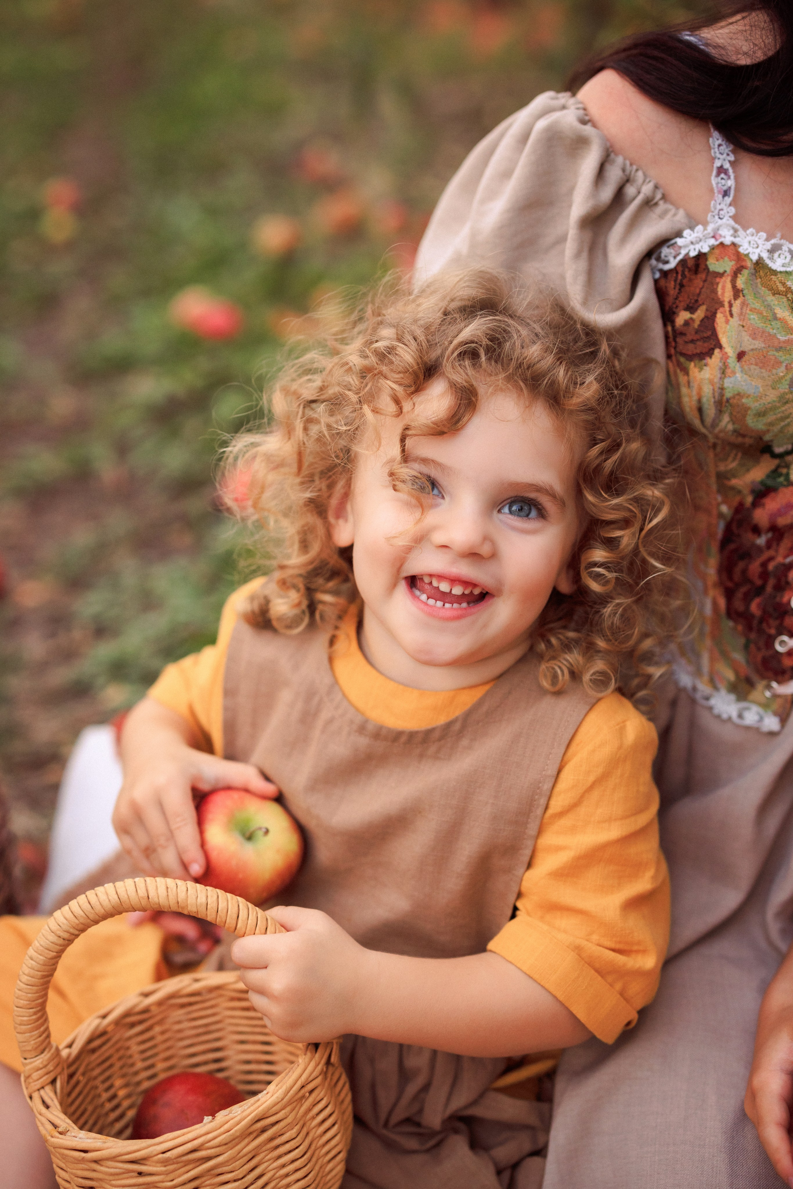 Семейная фотосессия в Яблоневом саду. Семейный и детский фотограф в Краснодаре Анна Трашкова