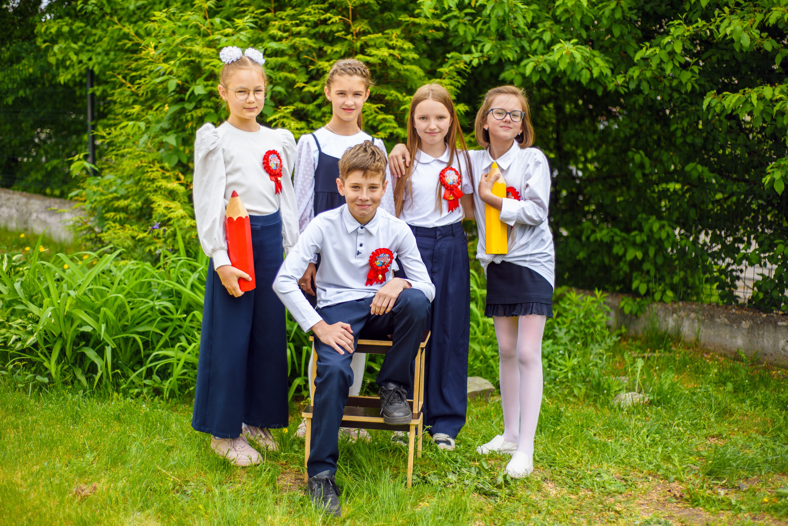 Фотосъемка в школьном саду. Фотограф. Выпускные альбомы в Барнауле