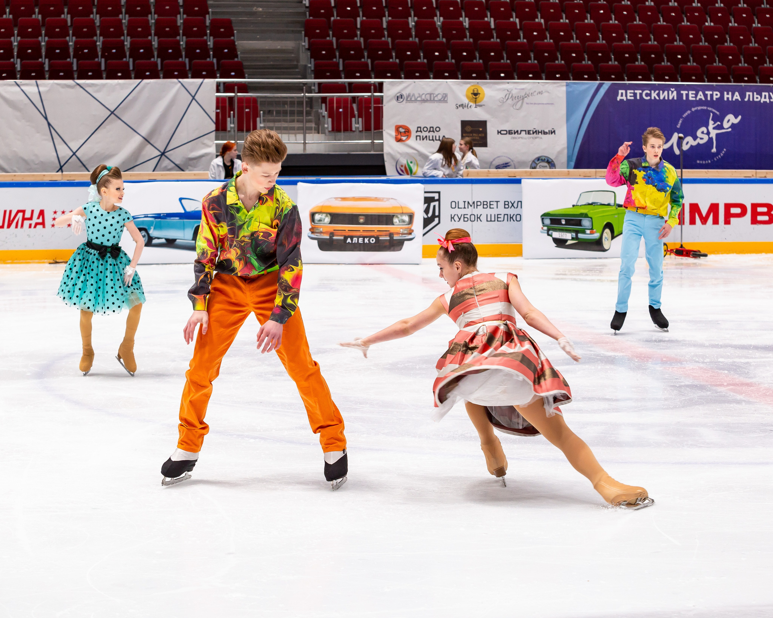 VII Ежегодный фестиваль массовых танцев на льду и фигурного катания «Петровский лёд» Санкт-Петербург 2024. Репортажный фотограф в Москве
