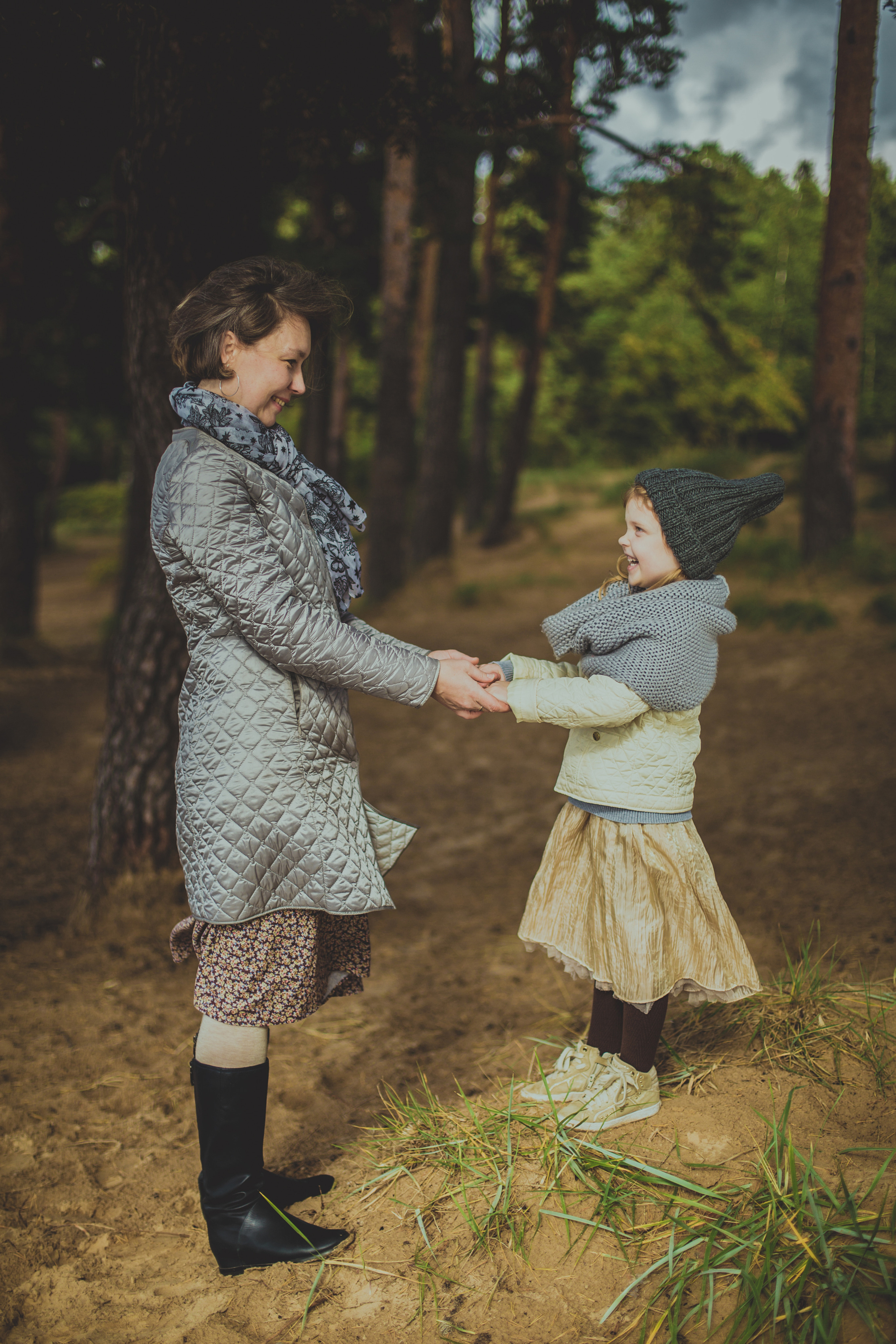 Семейная фотосессия родителей с сыном и дочкой на Финском Заливе. Детский, свадебный и семейный фотограф Юлия Курбатова, Санкт-Петербург
