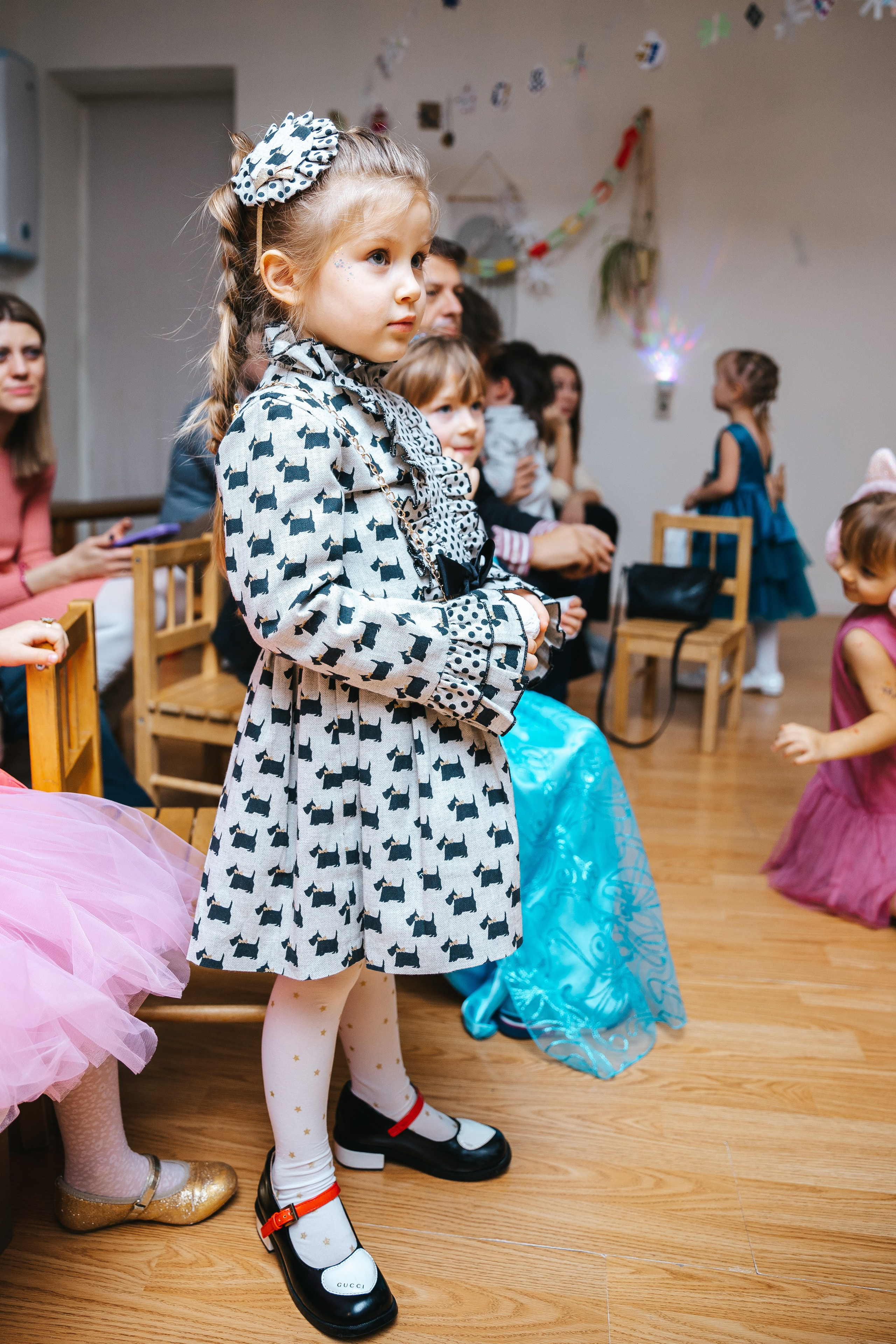 Новогодний утренник в Монтессори-садике. Семейный lifestyle фотограф в Санкт-Петербурге Людмила Пахомова