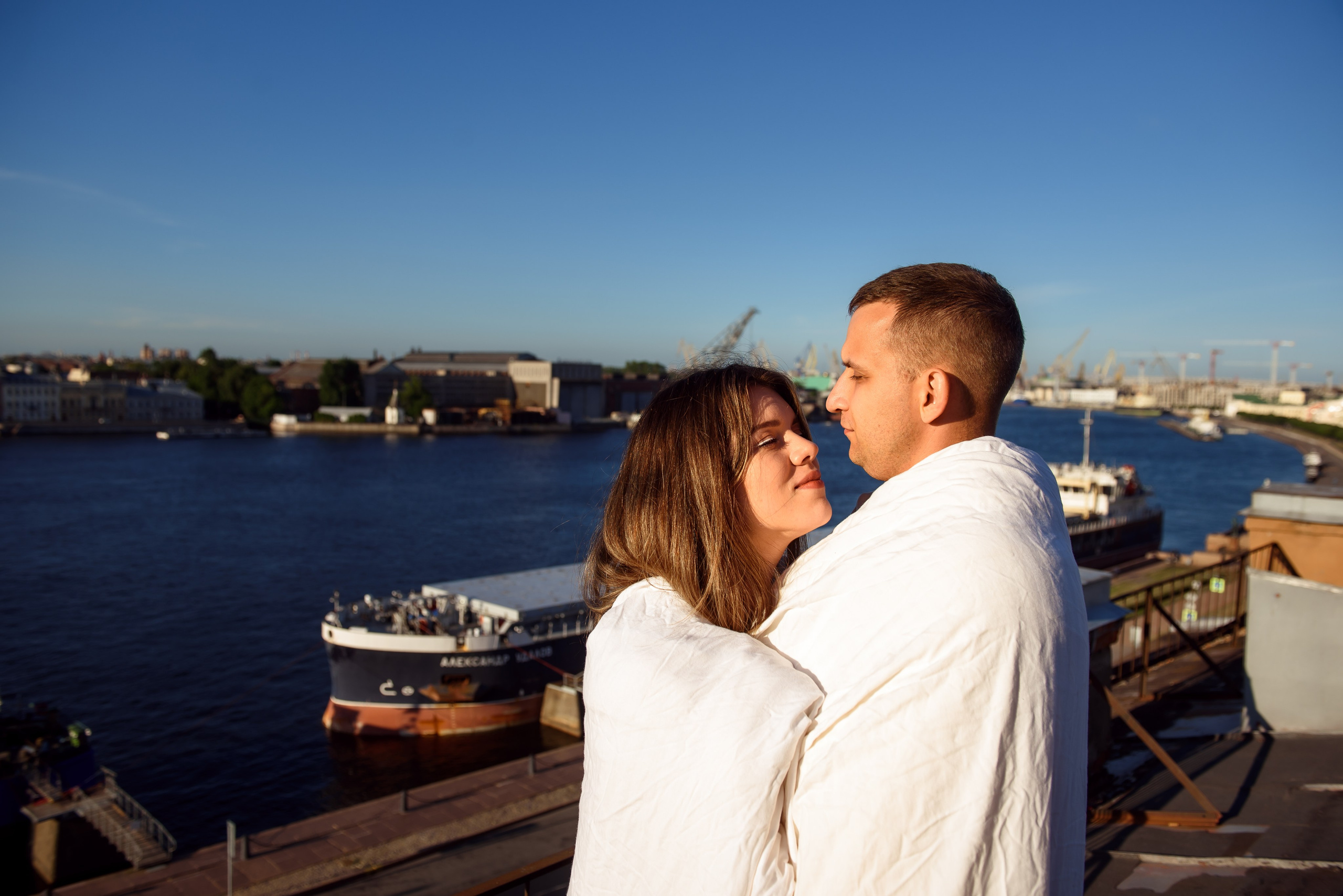 Лавстори. Анастасия Петрович фотограф, фотокорреспондент в Москве и Санкт-Петербурге. Фотосъёмка репортажа, мероприятия, корпоративная съёмка, контент
