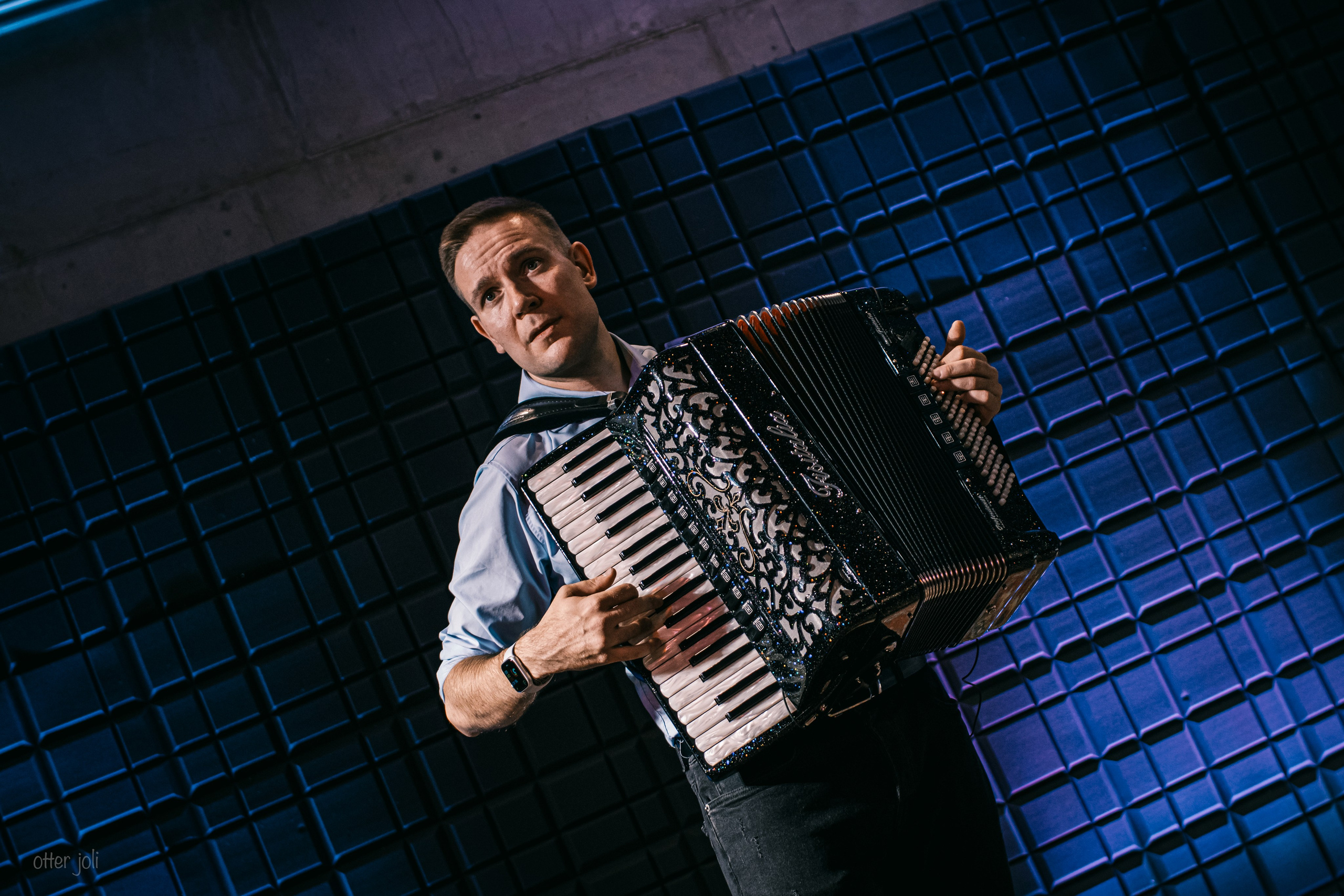 STREET ACCORDION. Концертный репортёр Валерия Сафина