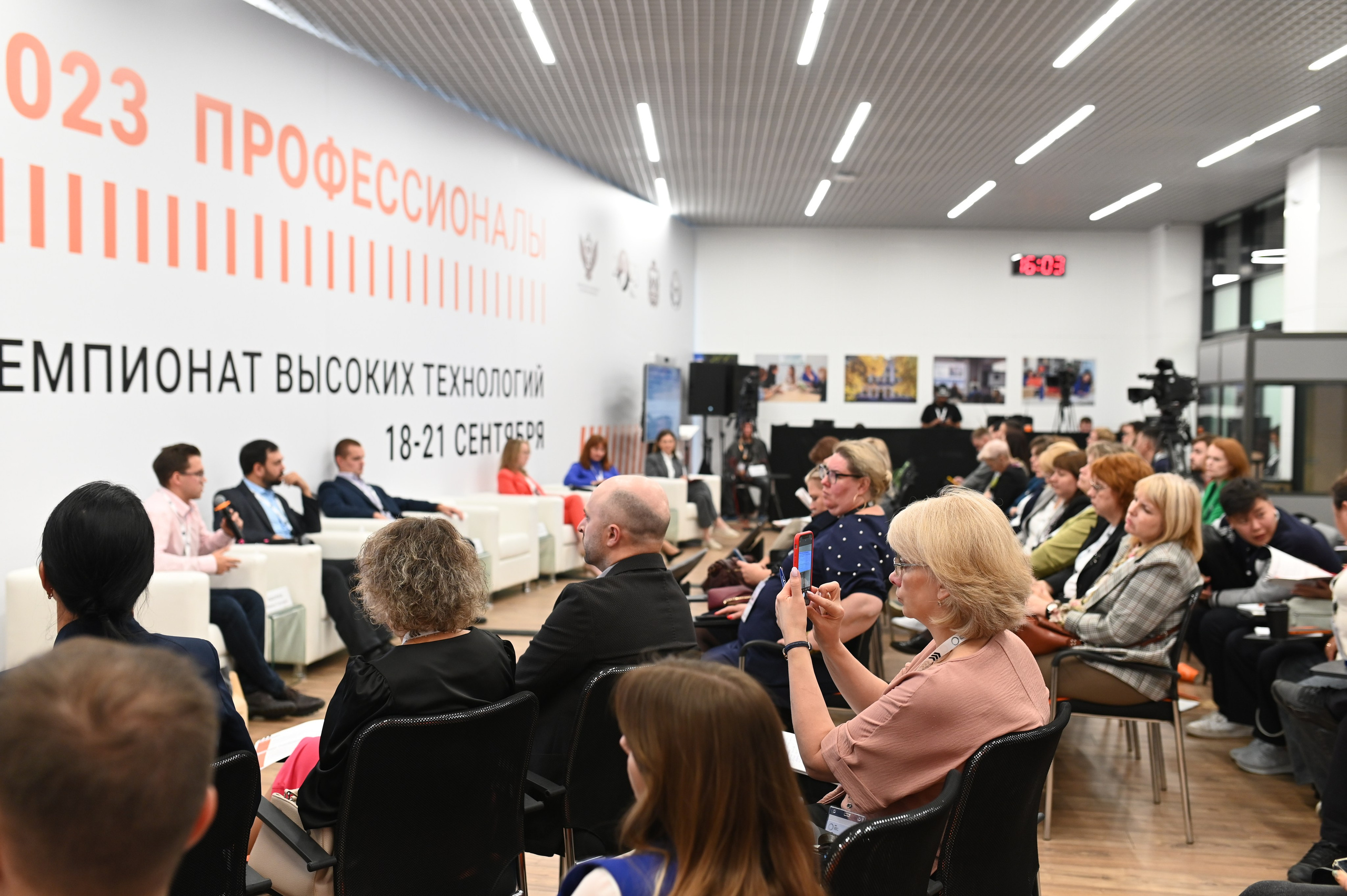 Репортажная съемка Нижний Новгород, фотограф Дмитрий Гуричев. Бизнес-фотограф Дмитрий Гуричев. Корпоративная фотосъемка в Нижнем Новгороде для предпринимателей и организаций