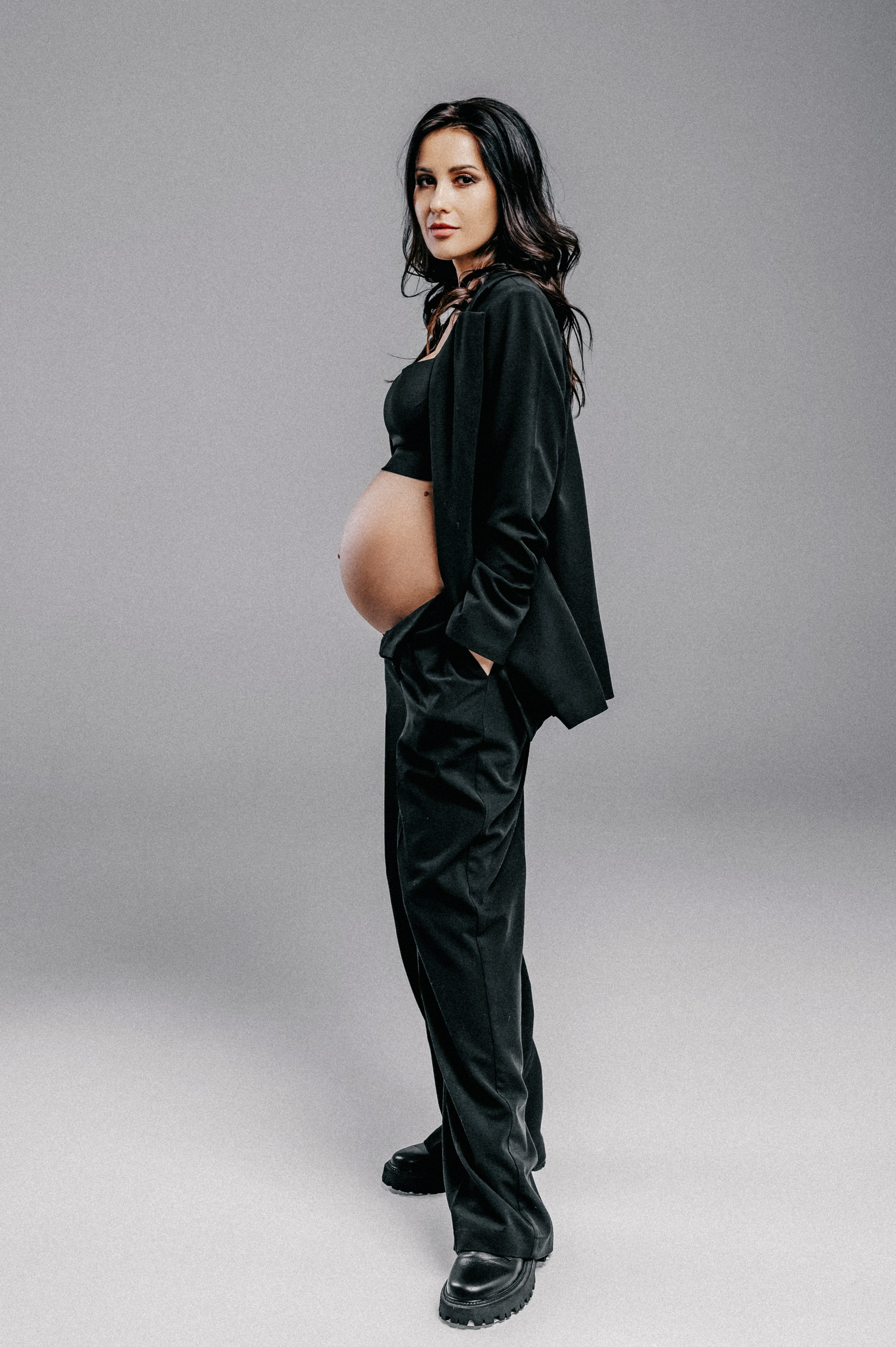 Беременная фотосессия на циклораме в фотостудии «Мануфактура» в Балашихе. Свадебный и семейный фотограф Виктория Носачёва. Щелково, Москва и МО