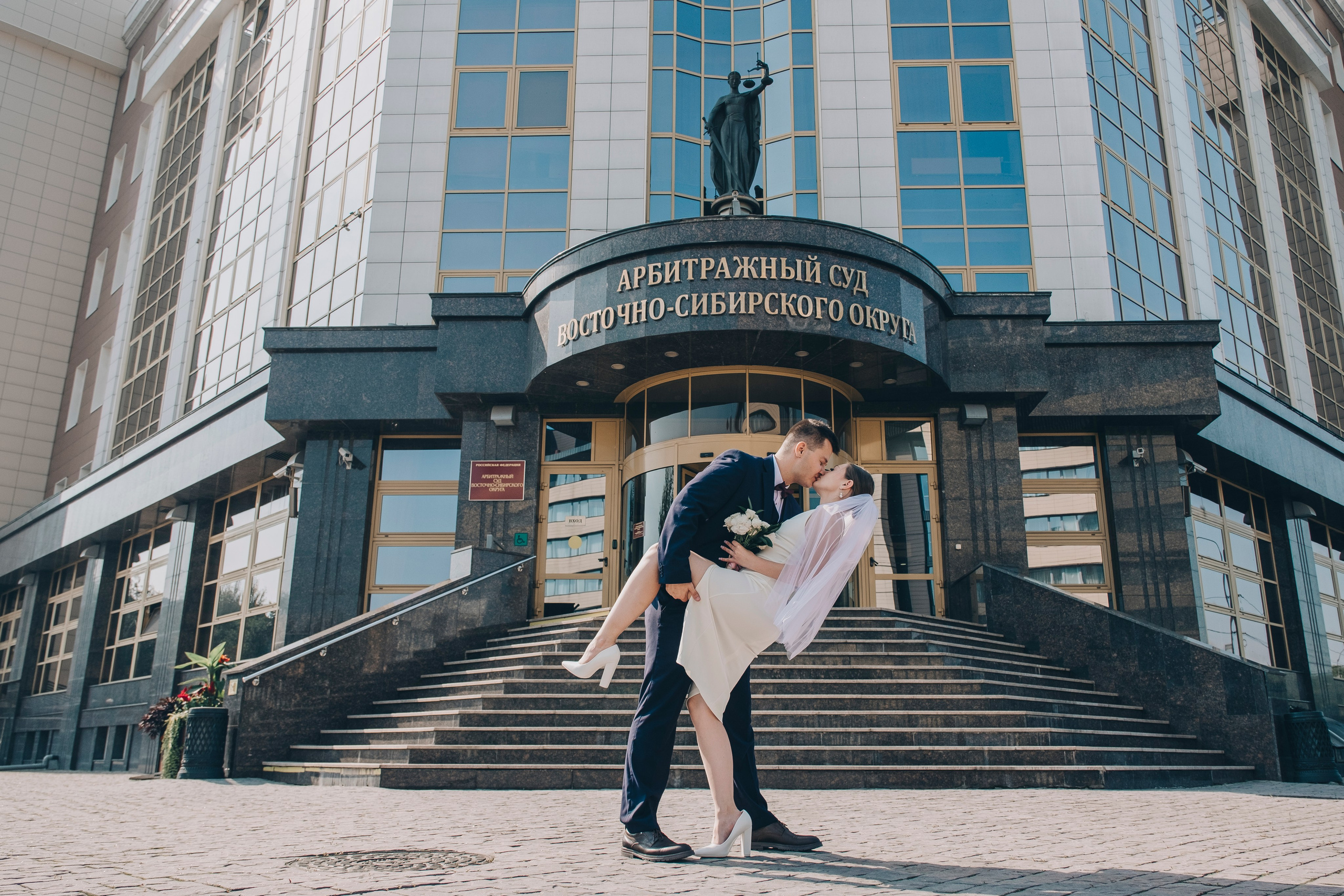 Свадебная прогулка в городе. Фотограф в Иркутске Анна Мирошникова