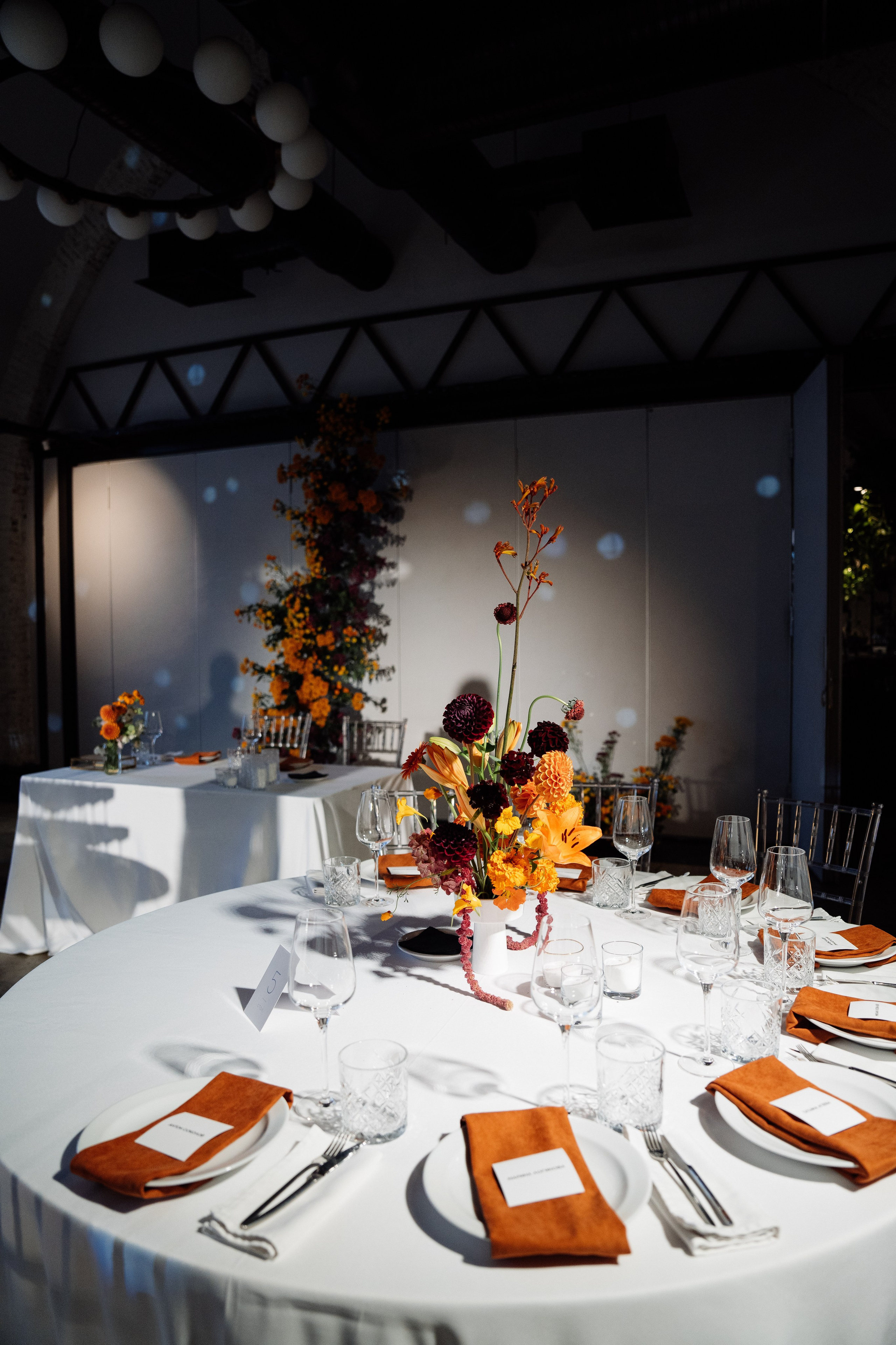 Оранжевая свадьба в гребешках. Свадебный фотограф организатор в Санкт-Петербурге Ассоль Опарина