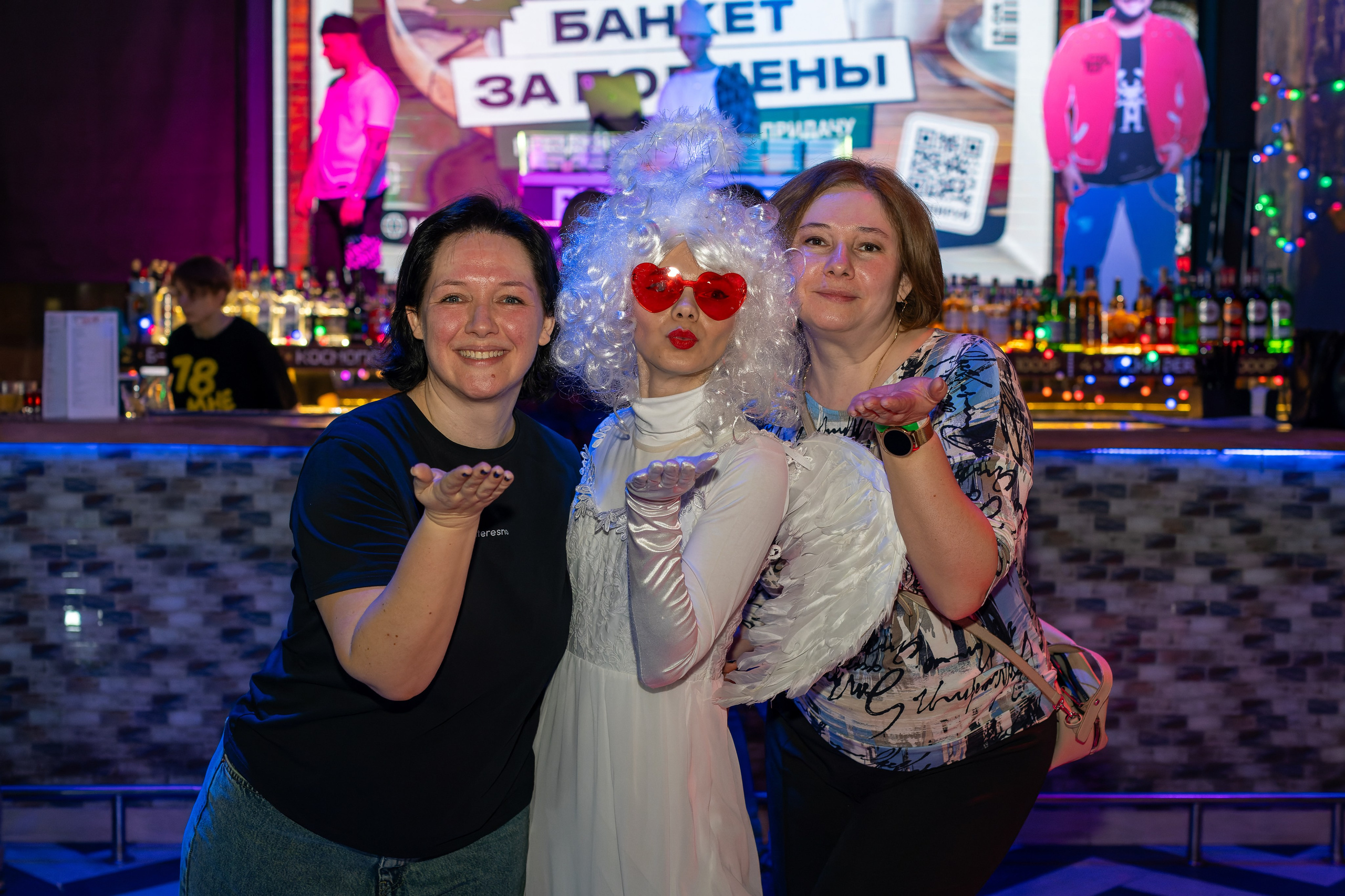 Съёмка в клубе, бар руки вверх, клубная фотосессия. «Студия DRONAVT`s» — видеосъёмка и фотография г. Москва