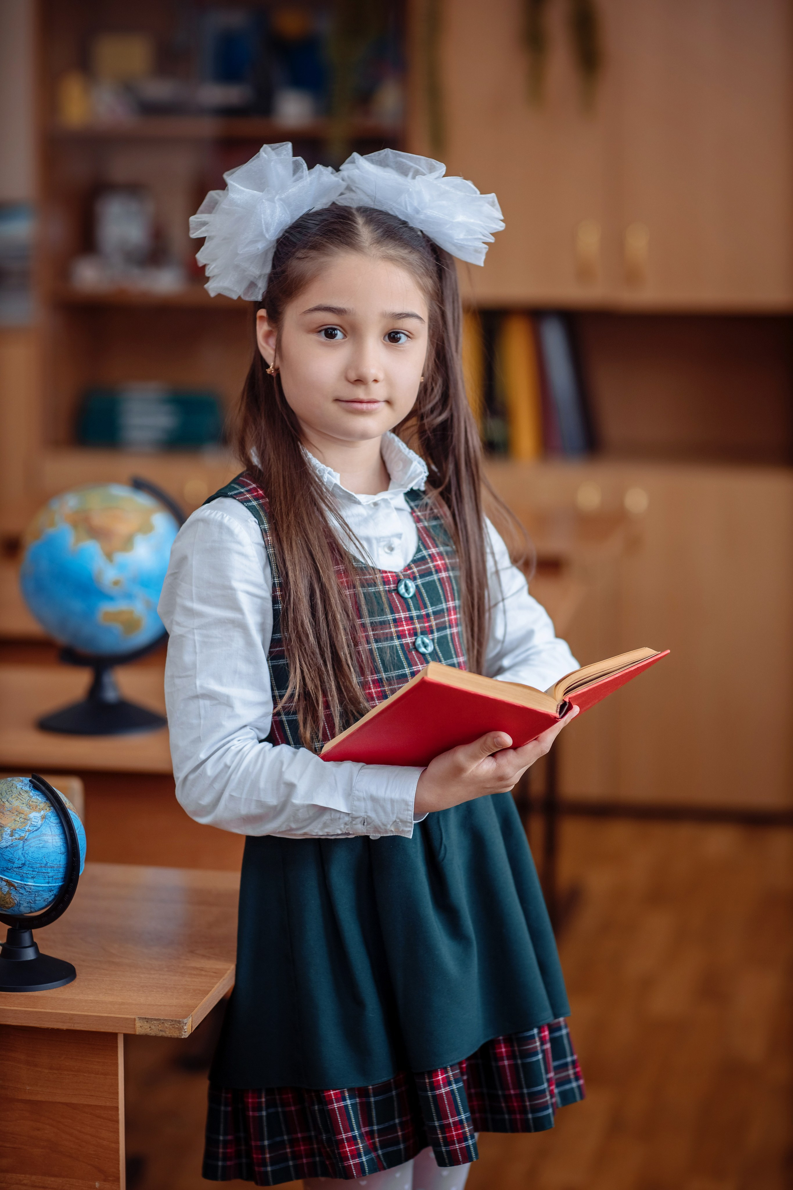 Начальные классы. Выпускные школьные фото­альбомы для школ и детских садов в Волгограде и Волжском