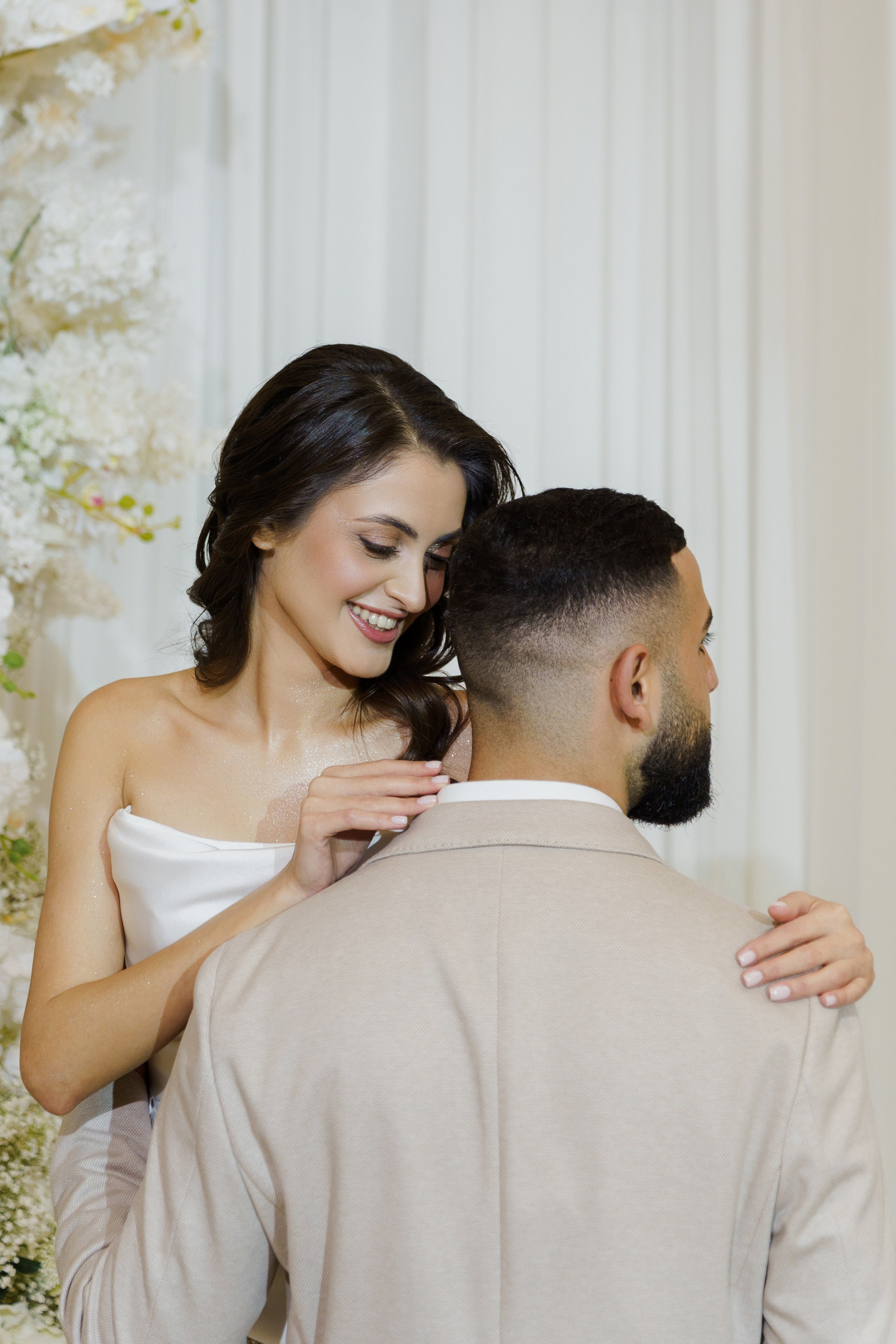 Красивое обручение на берегу чёрного моря в Лермонтово от ТВИНС СТУДИО. ТВИНС СТУДИО — лучшие свадебные фотографы и видеографы в Краснодаре