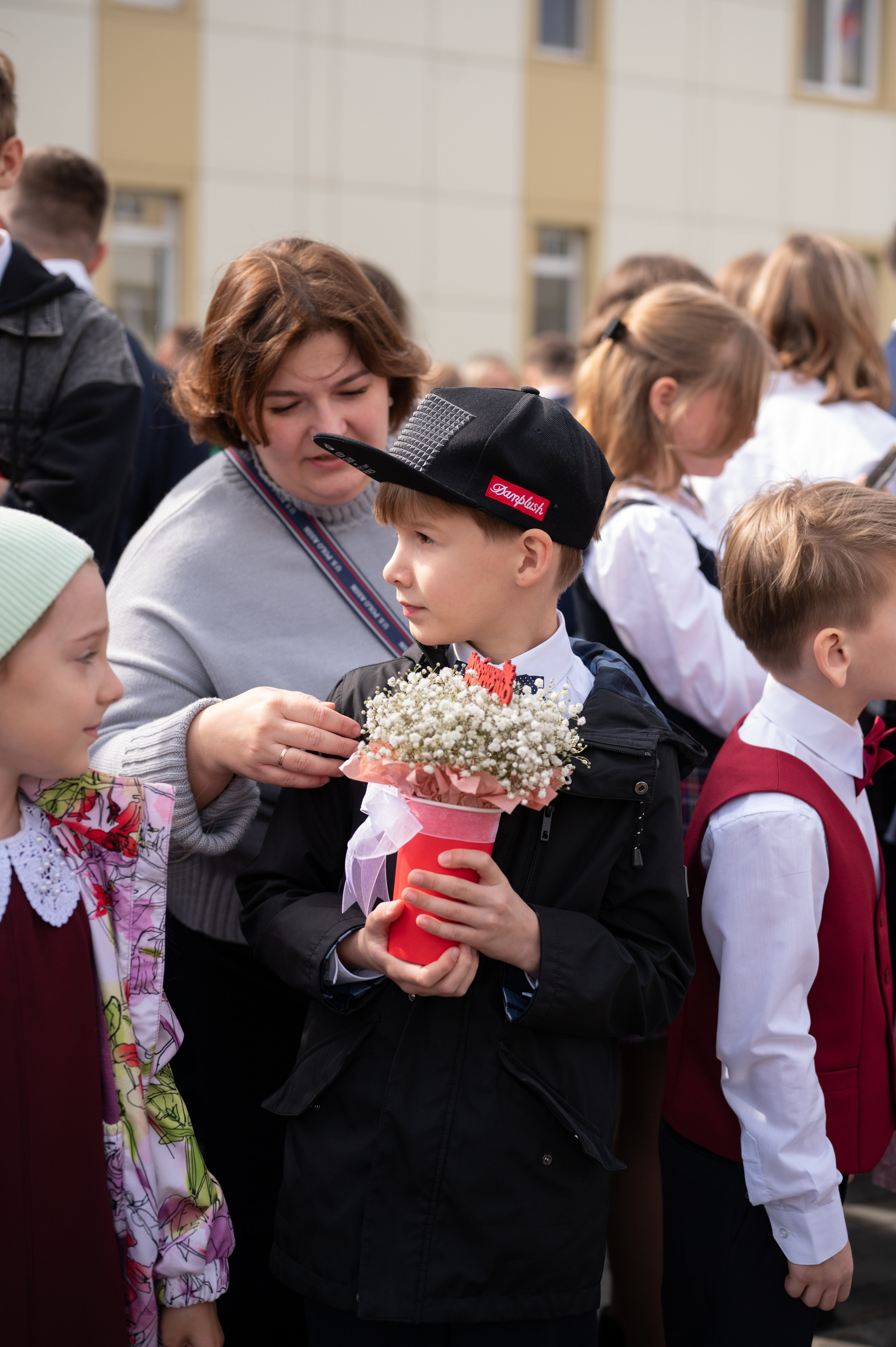 1 сентября 16 гимназия 2 класс (линейка + в классе+ на улице). Фотограф новорожденных, семейный детский в Тюмени Татьяна Морозова
