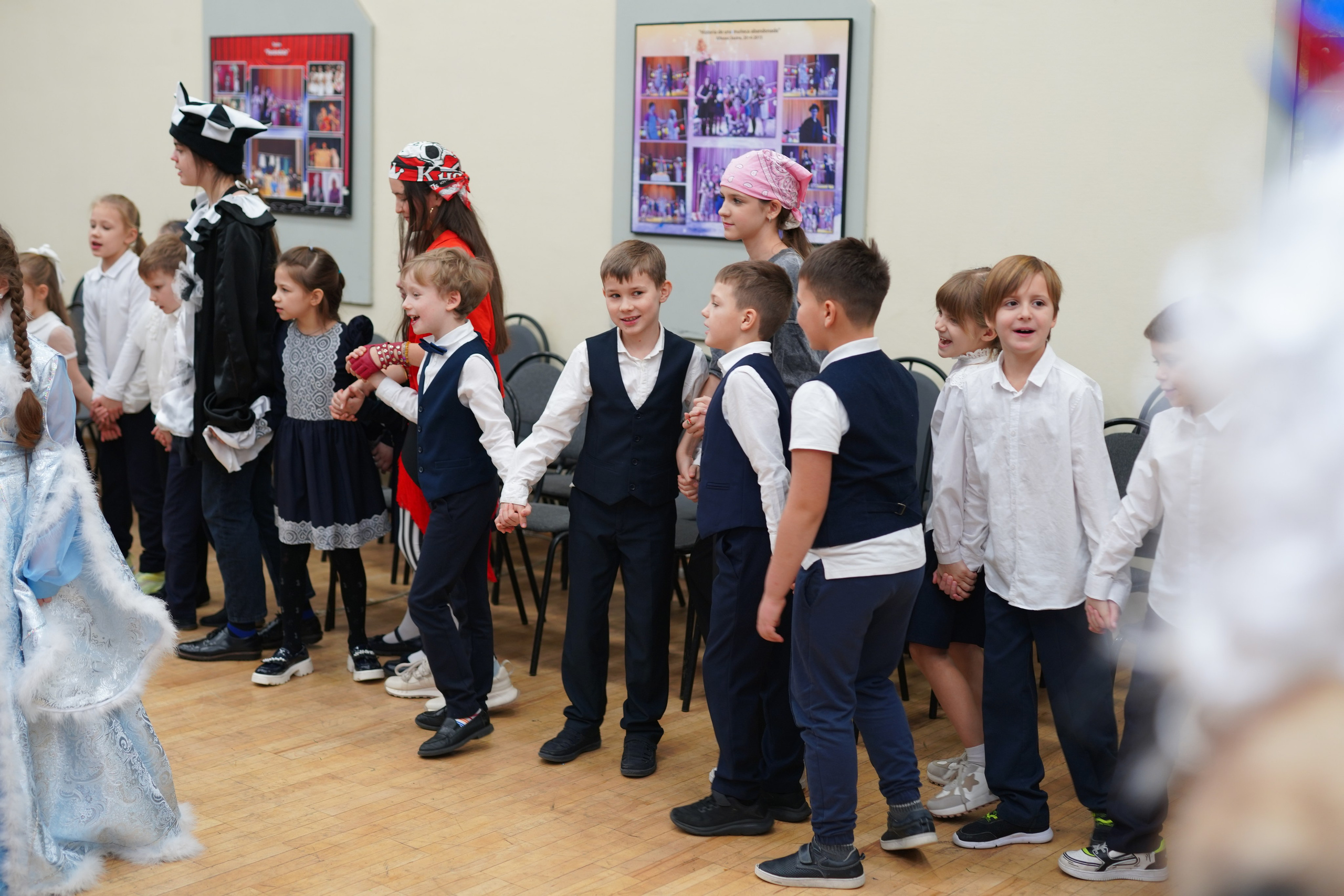 2 класс Новый год. Школьные альбомы и альбомы для детского сада. Юлия Осипова. Москва