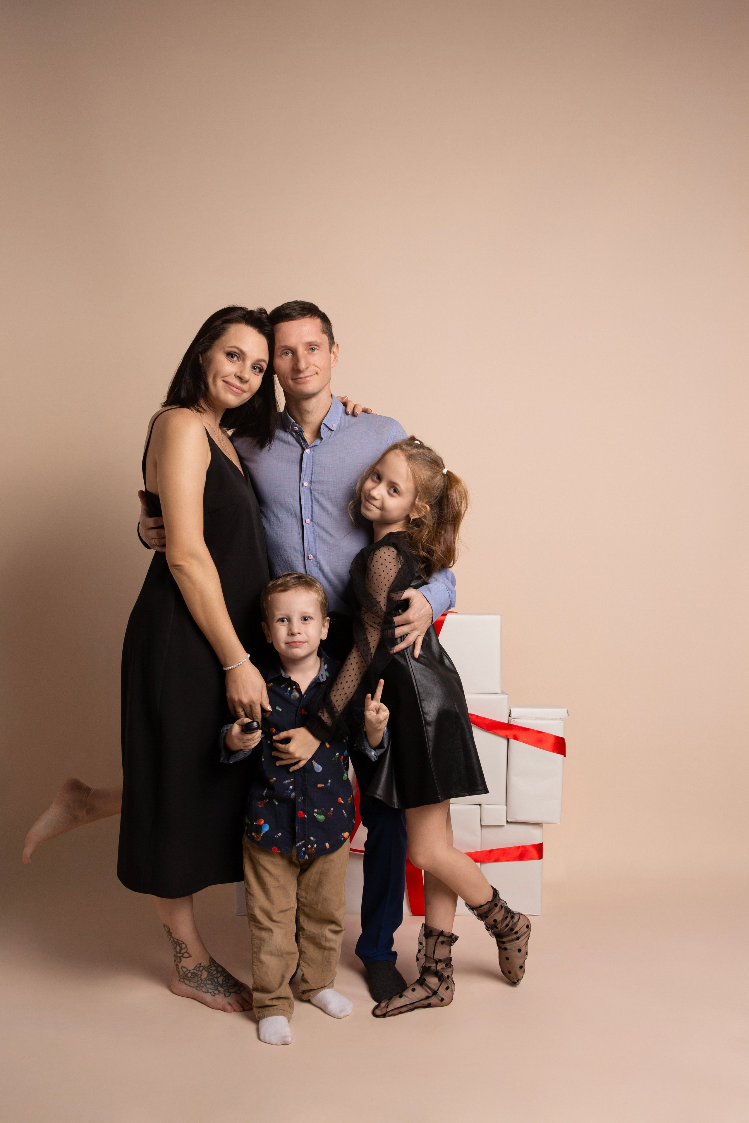 Семейное фото на совместной фотосессии без фотографа в Фотомарис
