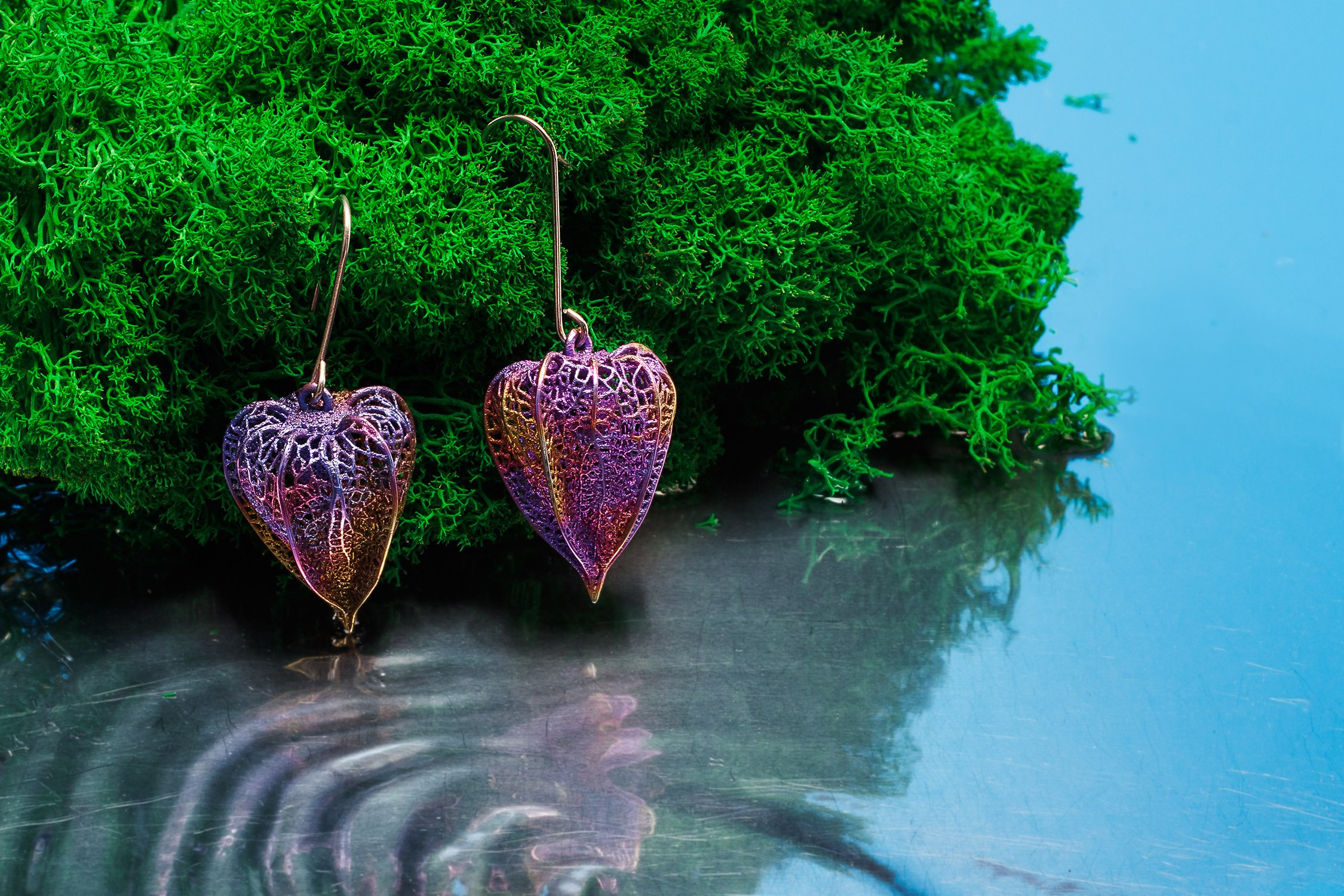 Ювелирный фотограф в Санкт-Петербурге. Рекламный фотограф ювелирных украшений и бижутерии. Имиджевая фотосъёмка для брендов украшений и галлерей. Постановочные фото украшений. Фото украшений для продажи.