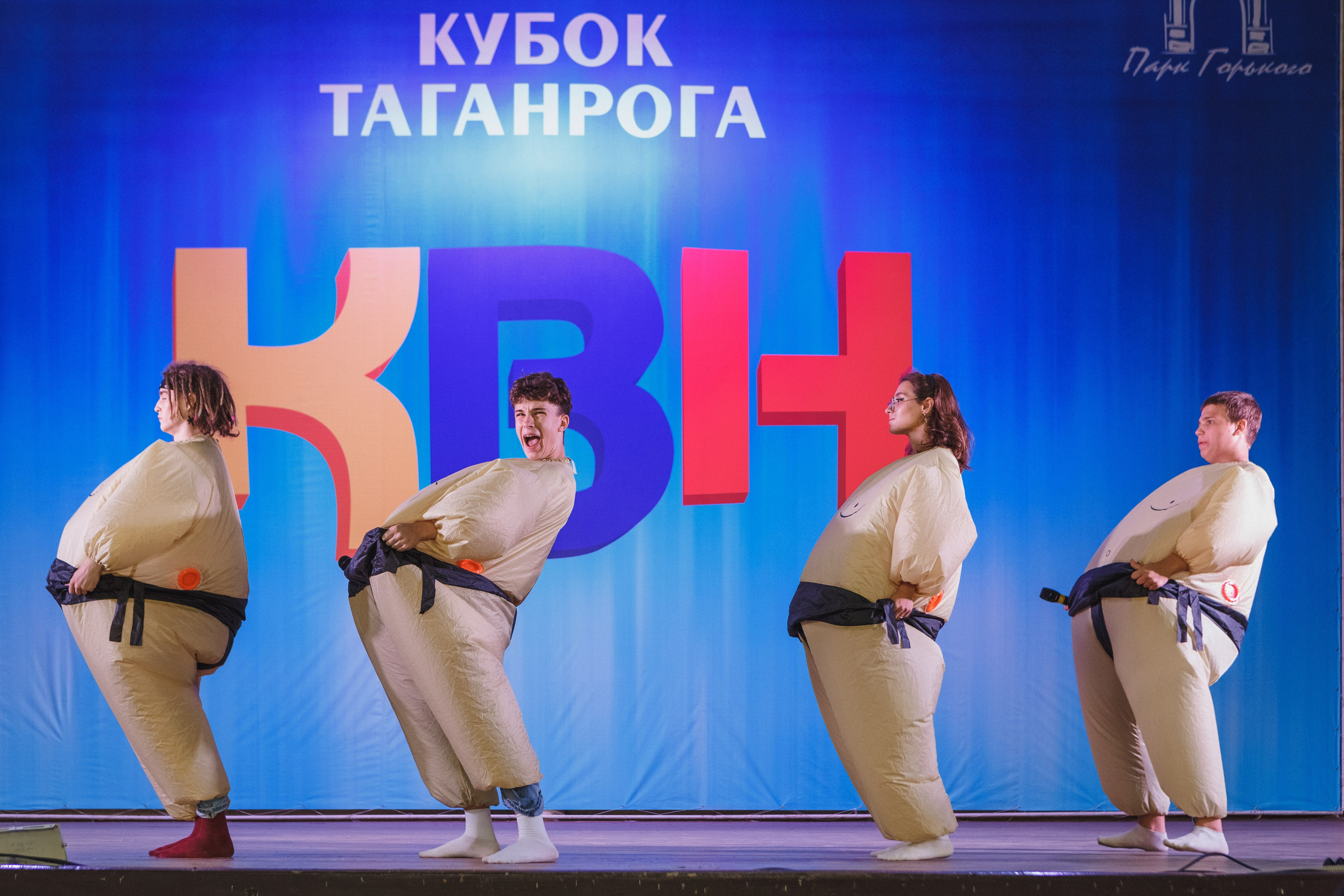 Шутки с уголка: Весёлый день с КВН в Парке Горького Таганрога. Свадебный и семейный фотограф в Таганроге Бакарюк Антон