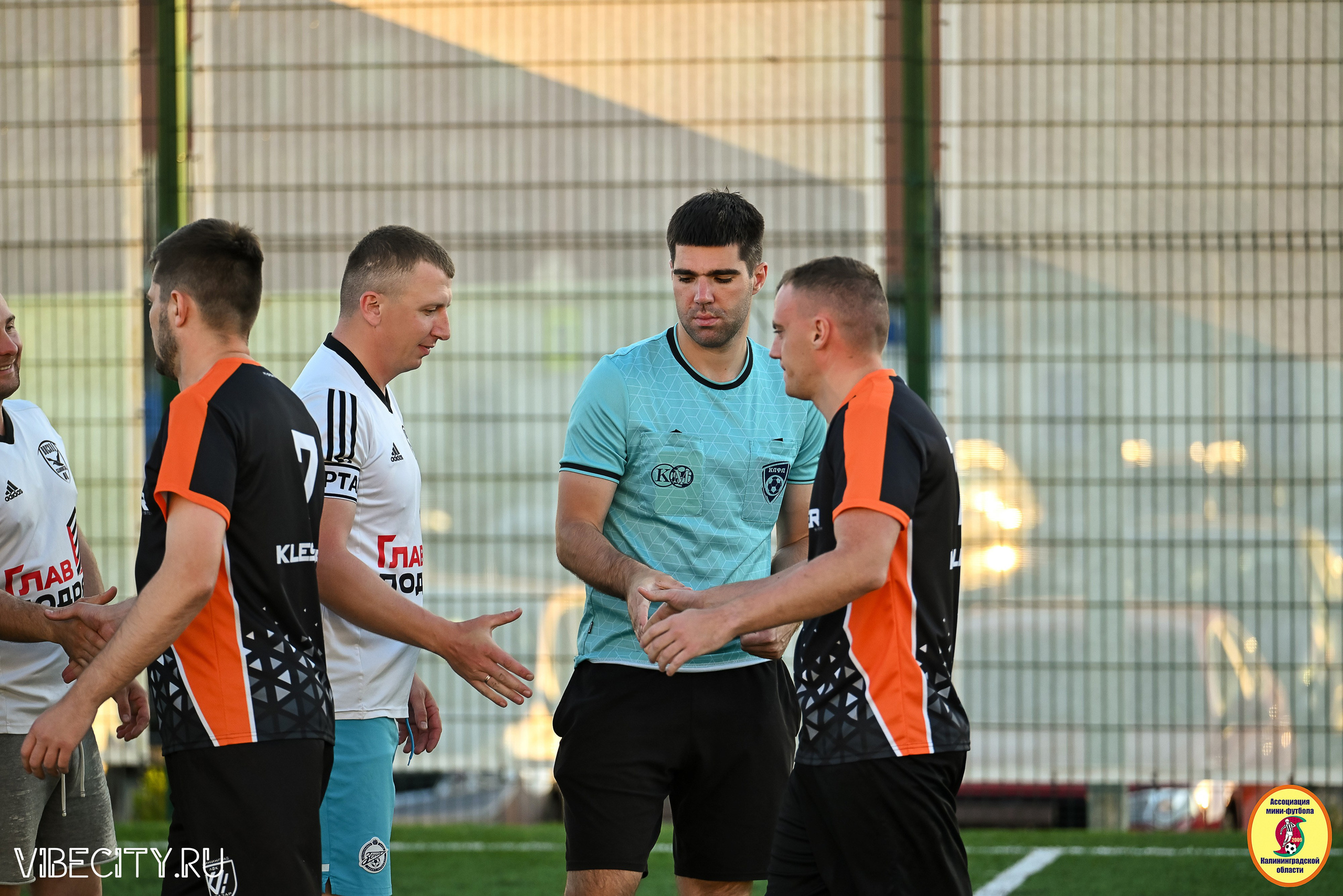 ИГРЫ МИНИ-ФУТБОЛЬНОЙ И КОРПОРАТИВНОЙ ЛИГИ. VIBECITY.RU Вайб Сити Ру Фоторепортажи Фотоотчеты Калининград