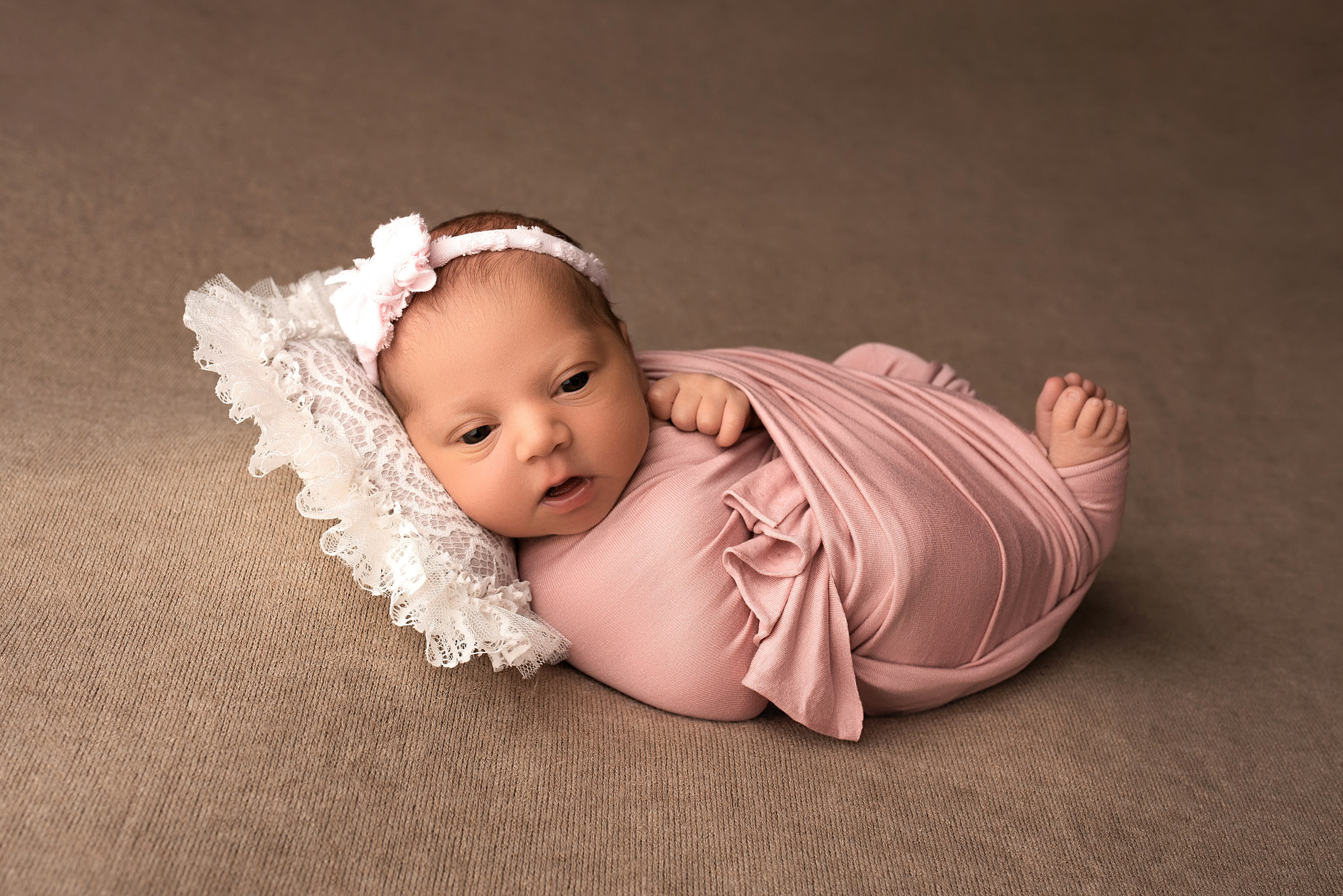 Новорождённые девочки. Детский фотограф новорождённых в Минске Боровик Екатерина