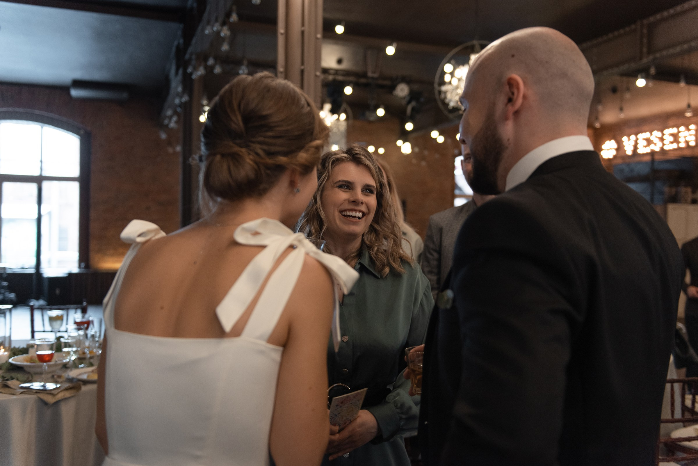 свадебный банкет в весеннем лофте