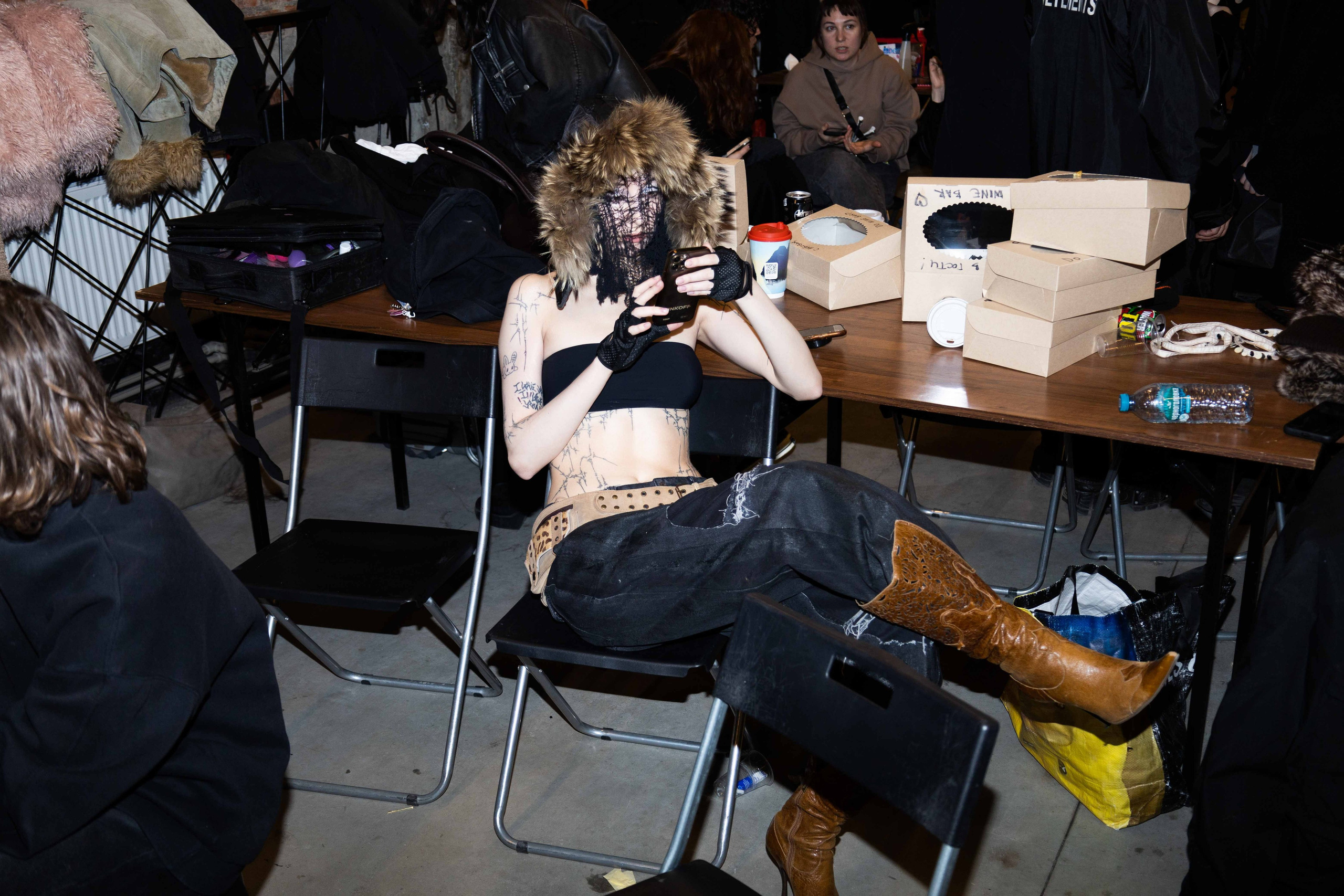 Auxi Backstage. VICTORIA SHU