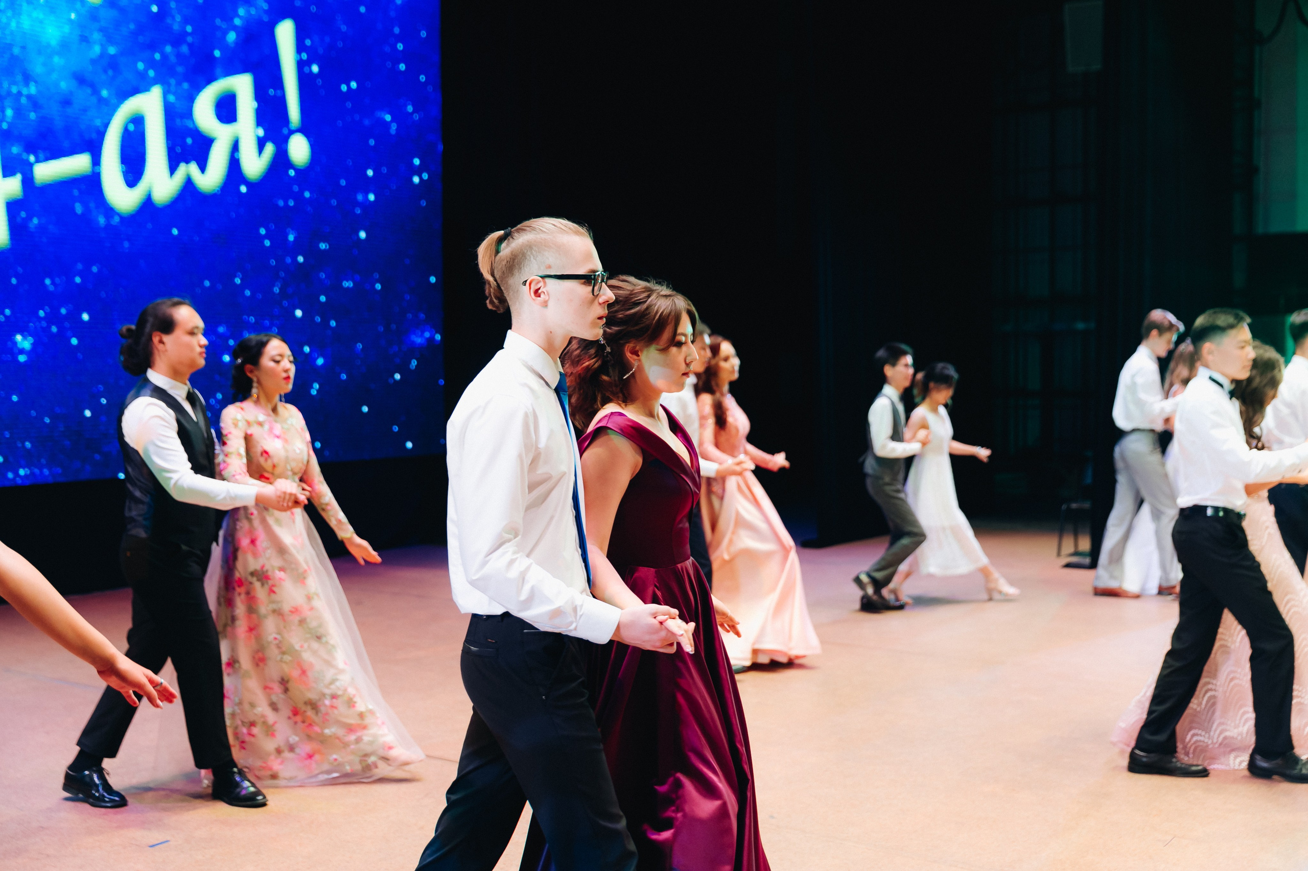 Вручение аттестатов 14 Гимназия. Свадебный и семейный фотограф в Улан-Удэ