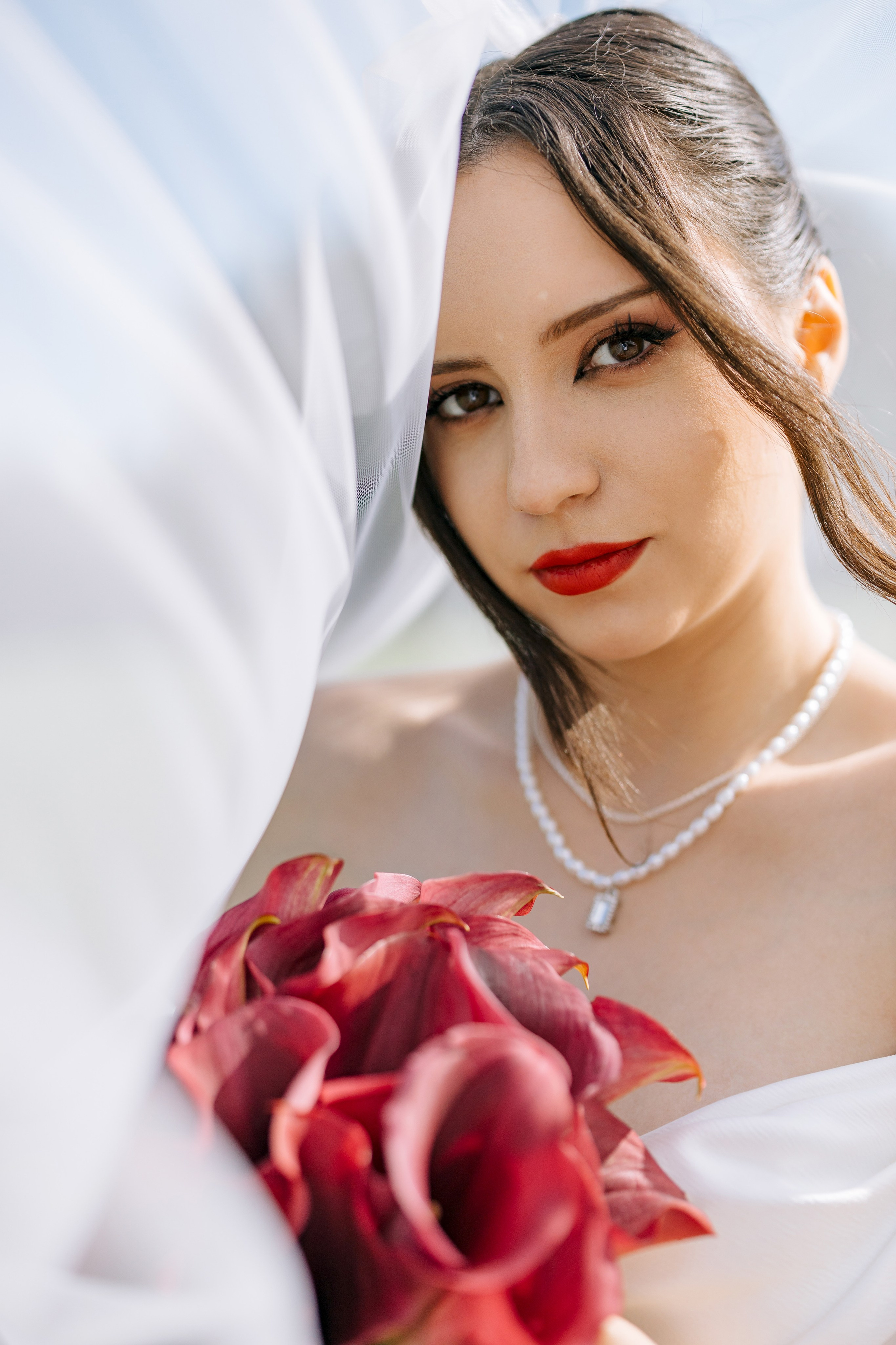 Белый лист. Александр Антонов. Профессиональный свадебный, репортажный фотограф в Москве, Подольске. Фото+Видео на любой праздник