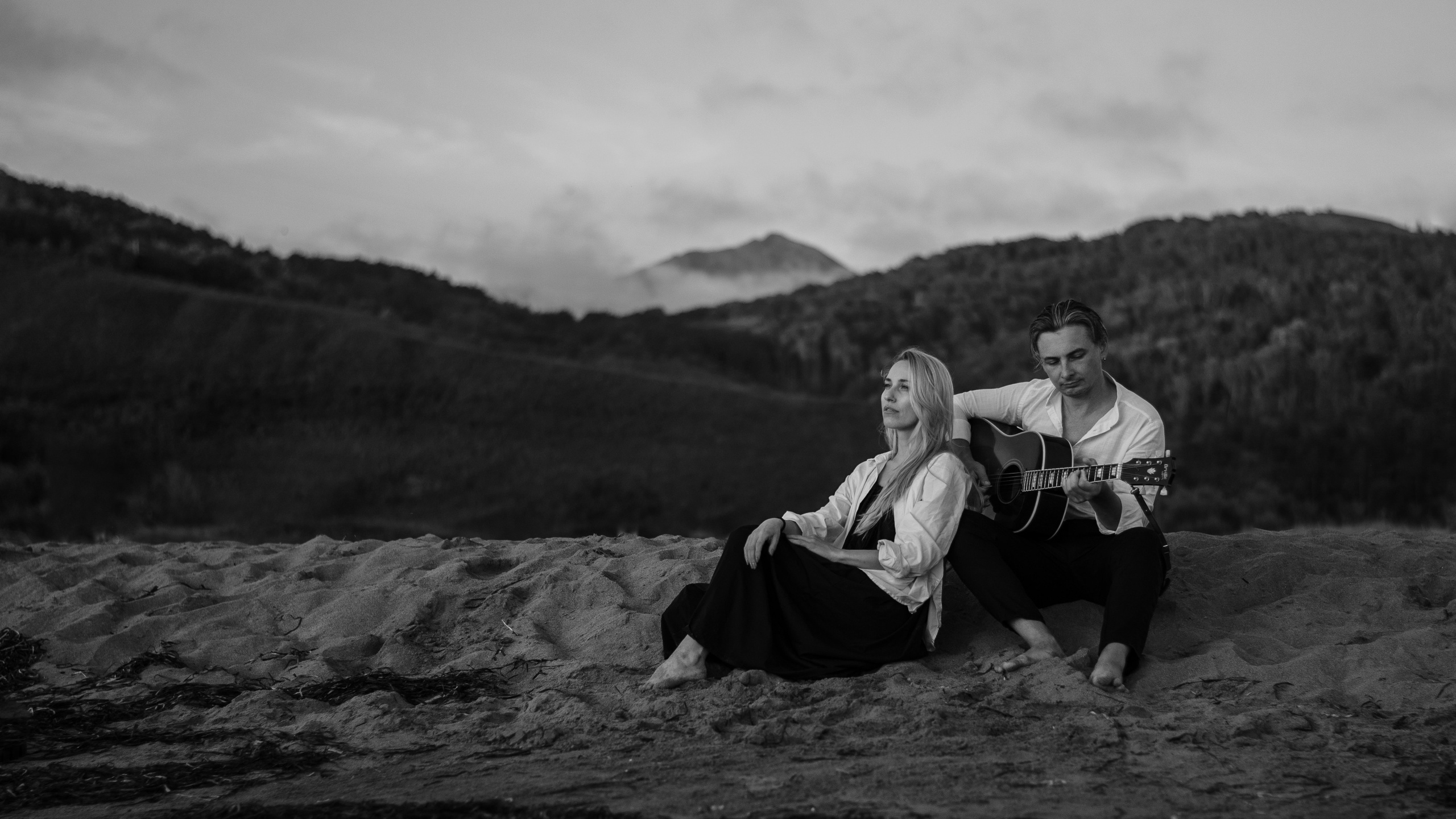 Фотосессия пары на берегу моря