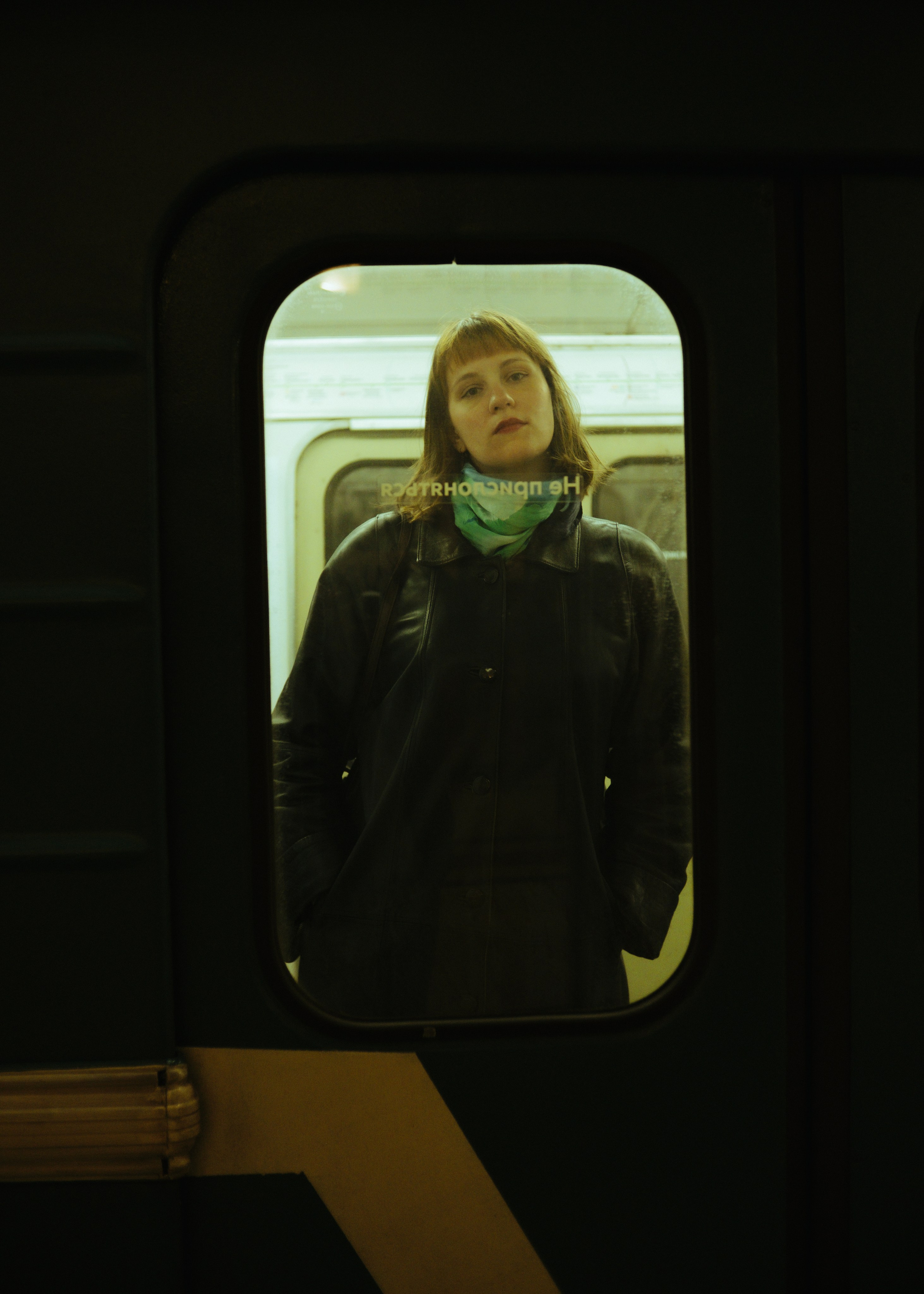 Портретная съемка в метро. Фотограф в Москве Полина Ефремова