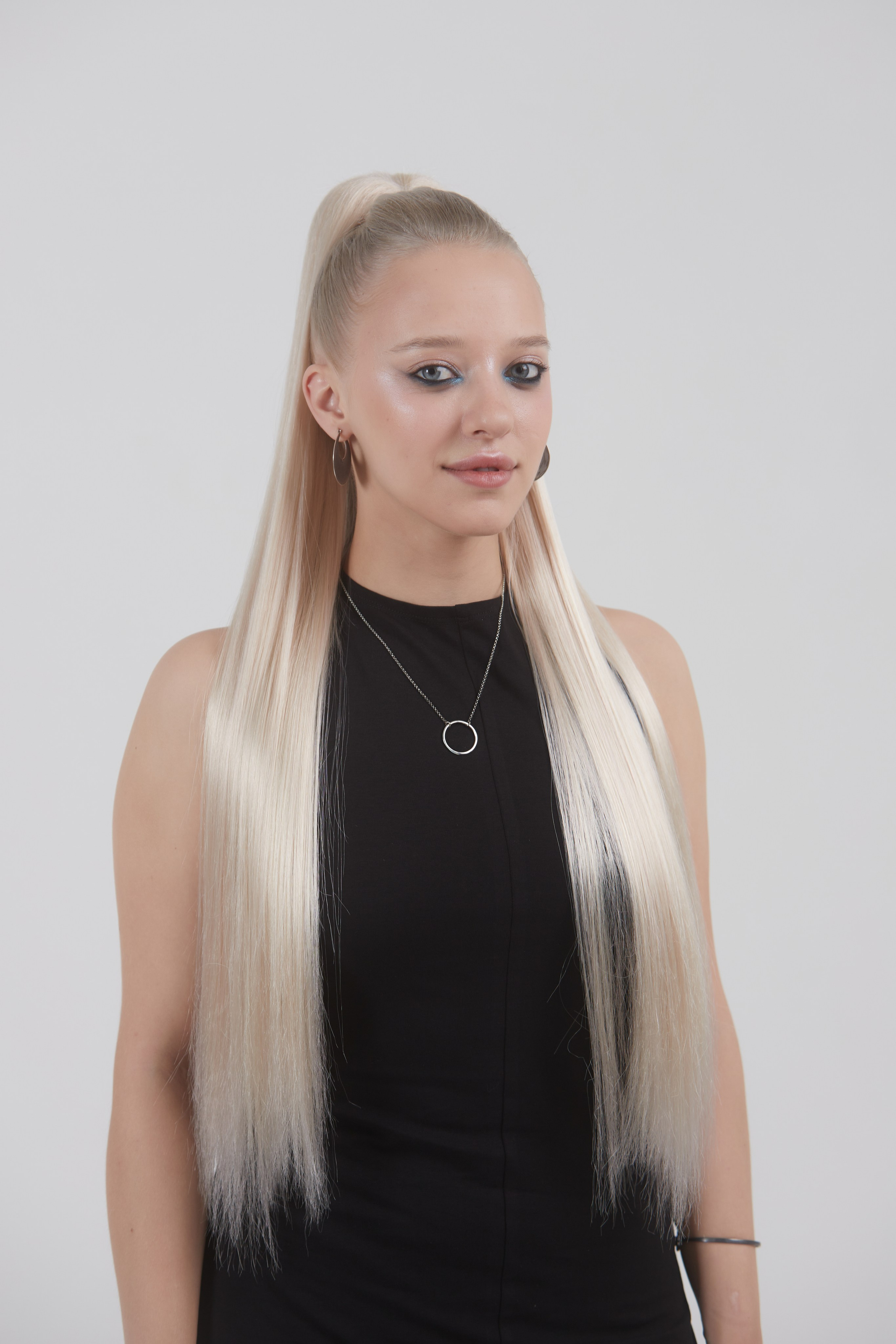 Рекламная фотосессия Hairshop, хвосты блонд на моделях.