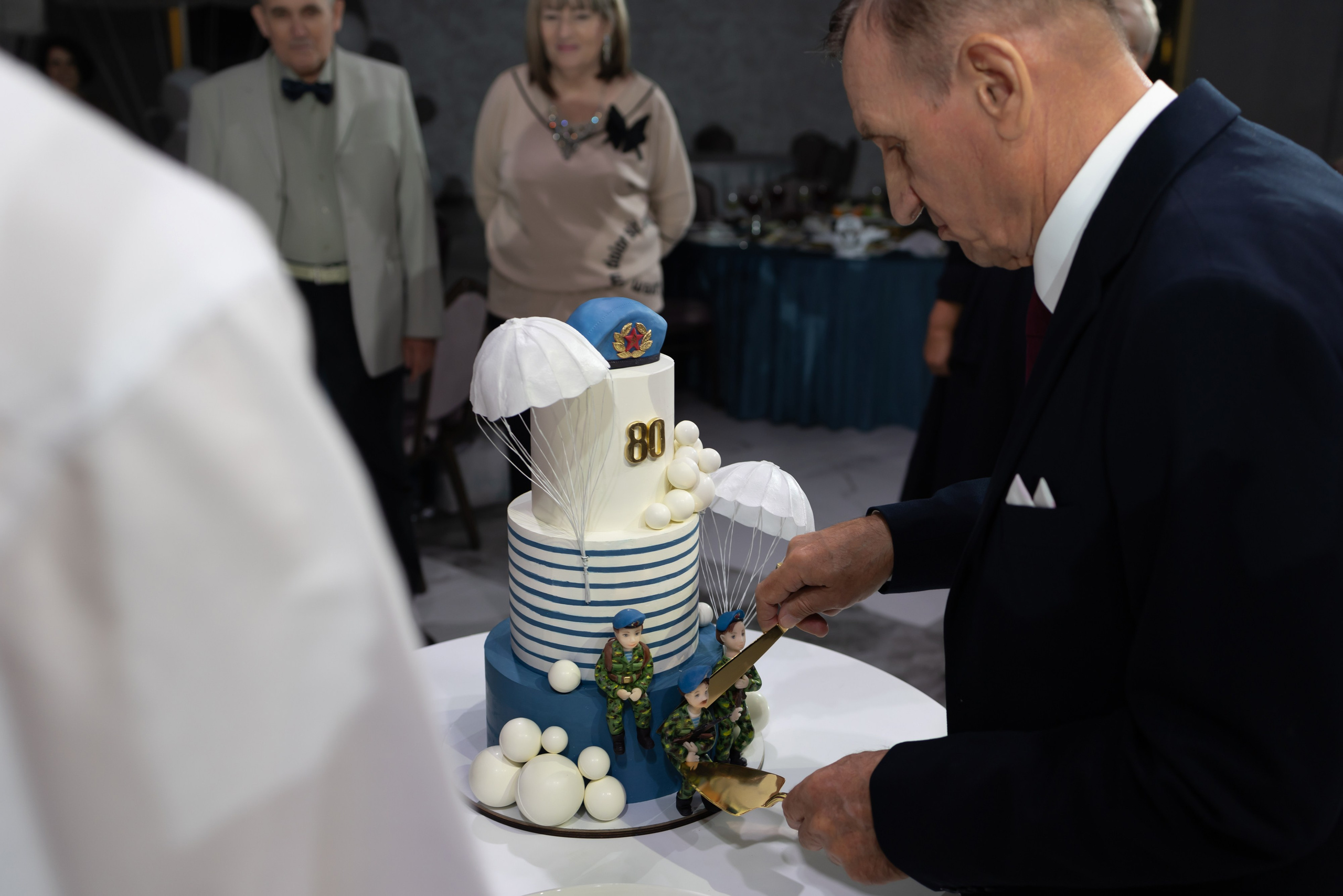 Прыжок длиною в жизнь. Фотограф свадебный, репортажный, индивидуальный, фото для маркетплейсов, брендов, автосалонов