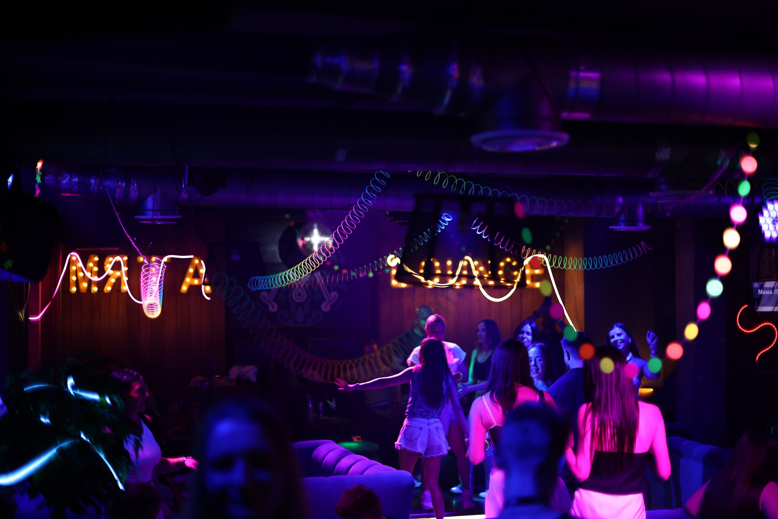 Neon Party 01.08.25. Мята Спортивная — Кальянная, караоке, бар в Минске