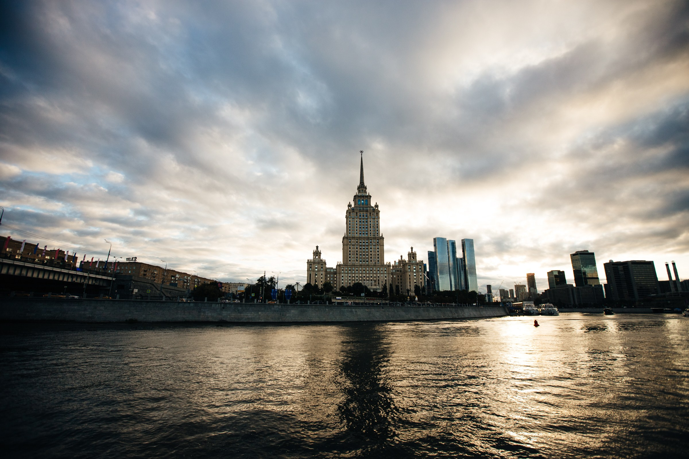 Корпоратив на теплоходе. Женский и репортажный фотограф Москва Натали Смирнова
