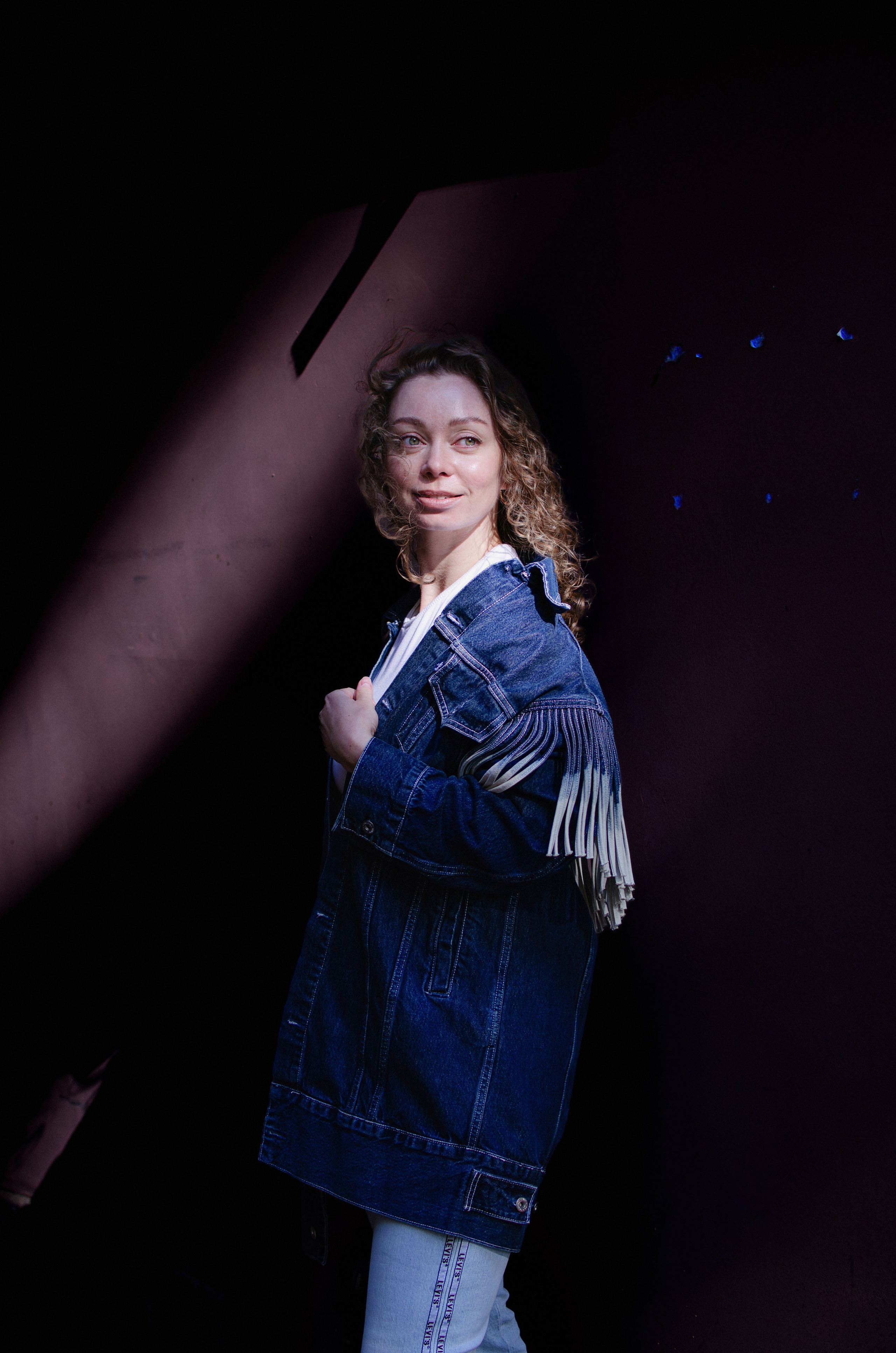 Фотопрогулка по питерским дворикам и парадным в формате разведки новых мест. Портретный и репортажный фотограф в Санкт-Петербурге Варвара Жукова