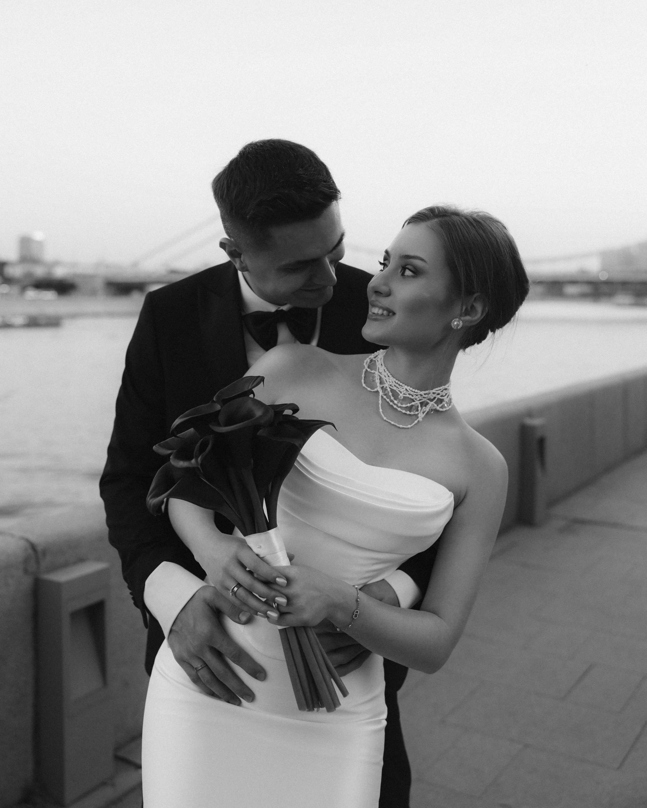 Молодожены