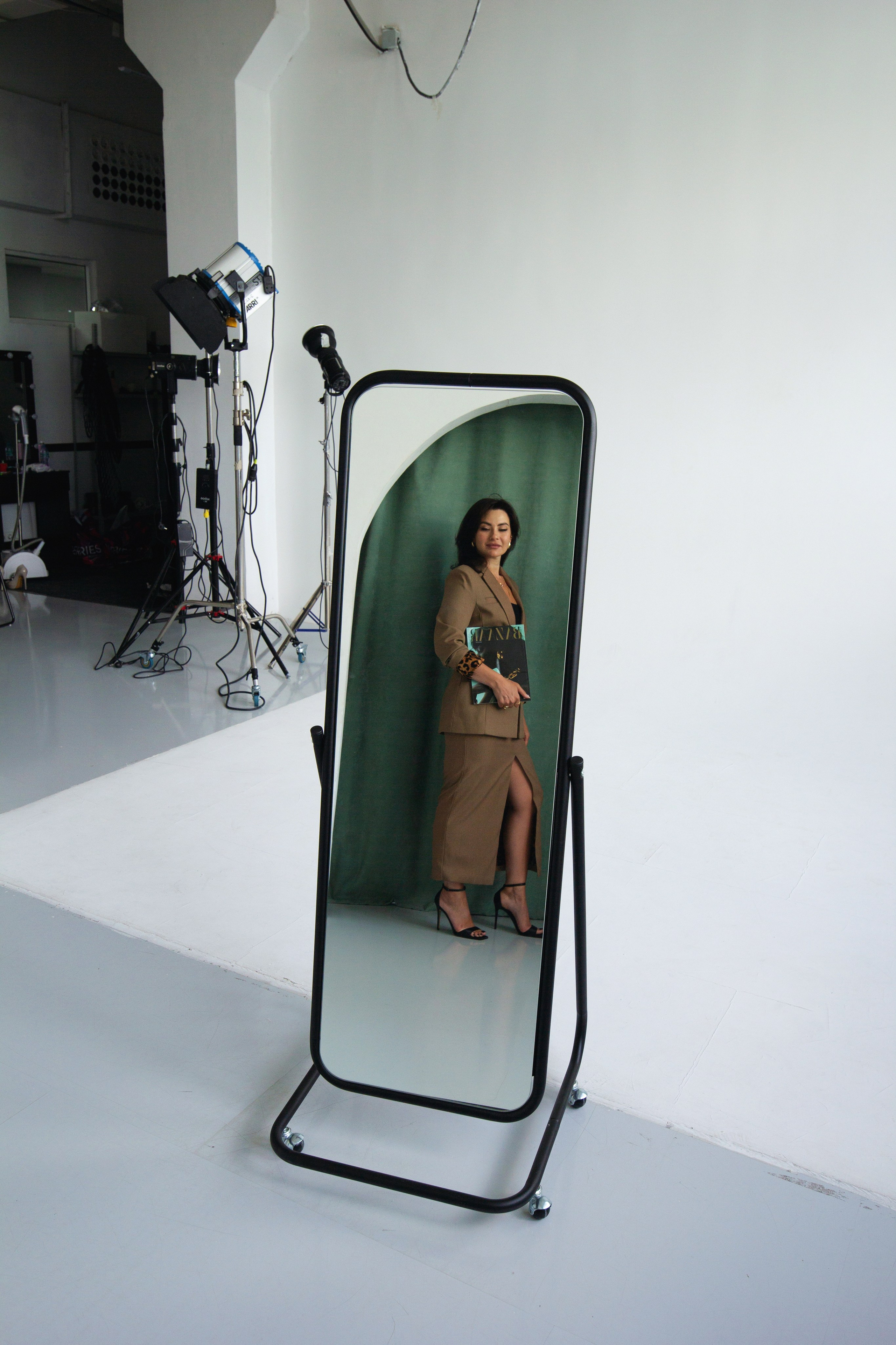 Контент-съемка для социальных сетей мастера перманентного макияжа. Кизя Мисриева — фотограф: плёнка, цифра. Москва и не только