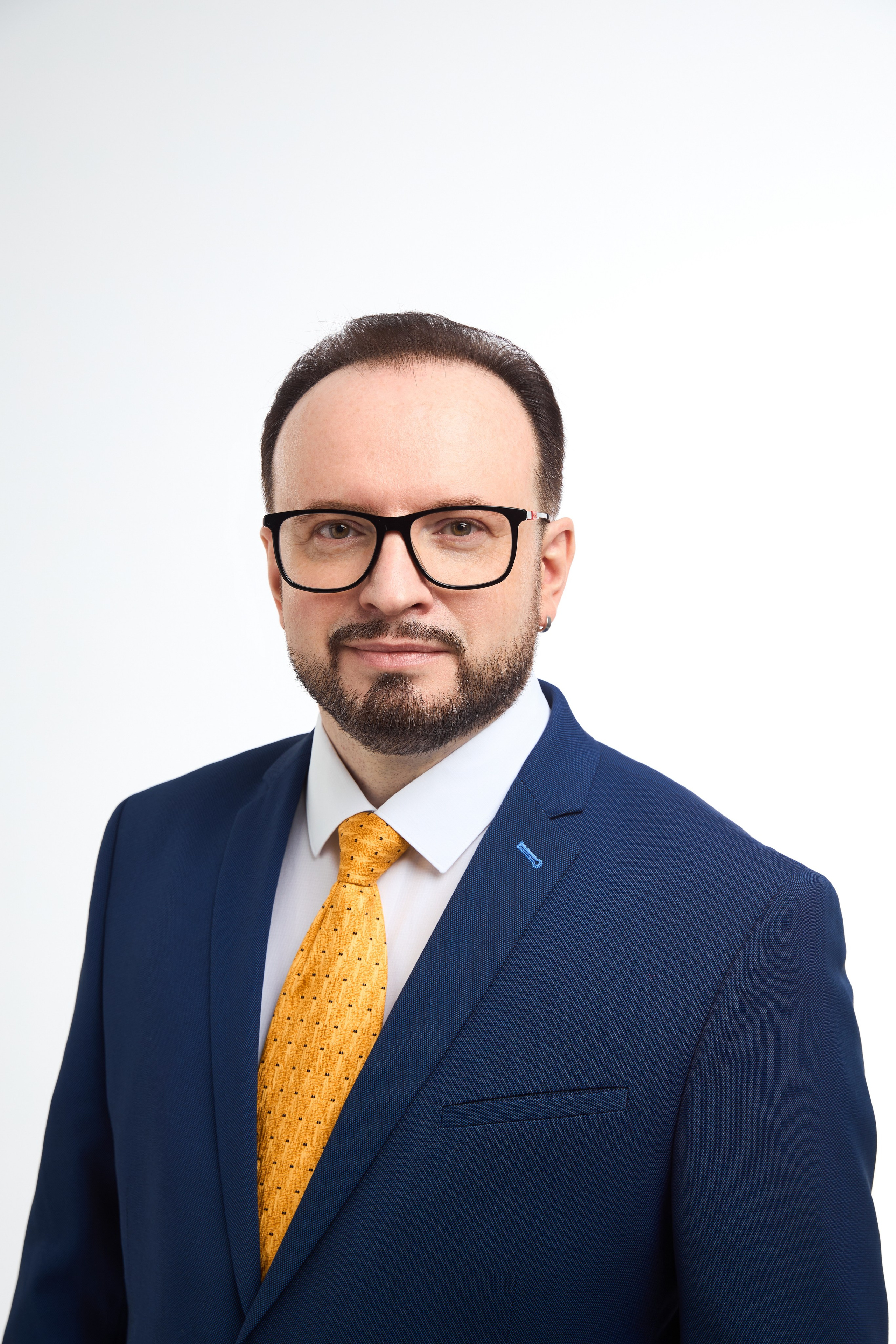 Портрет руководителя на белом фоне