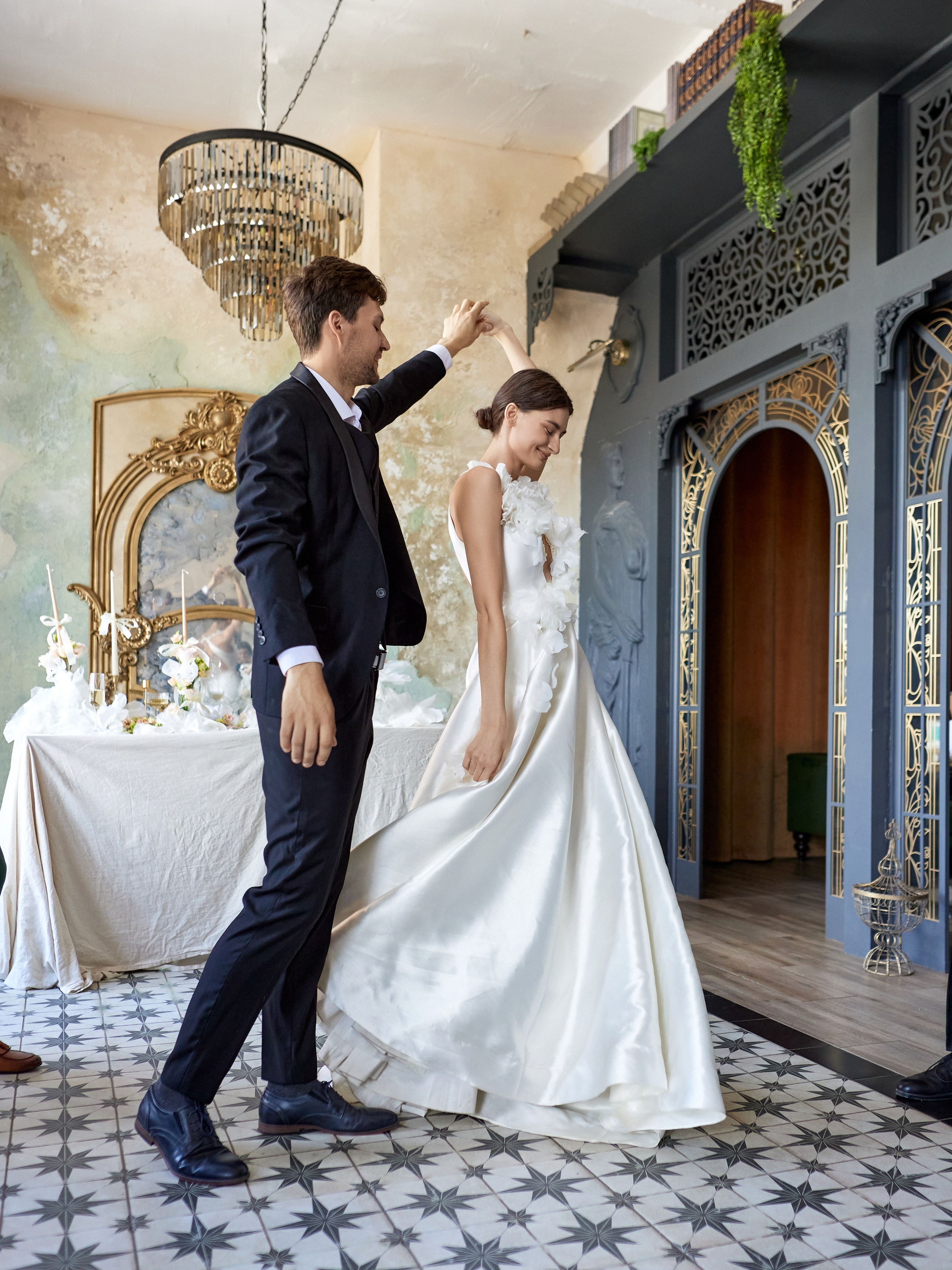 Свадебная прогулка в парке Горького в Москве