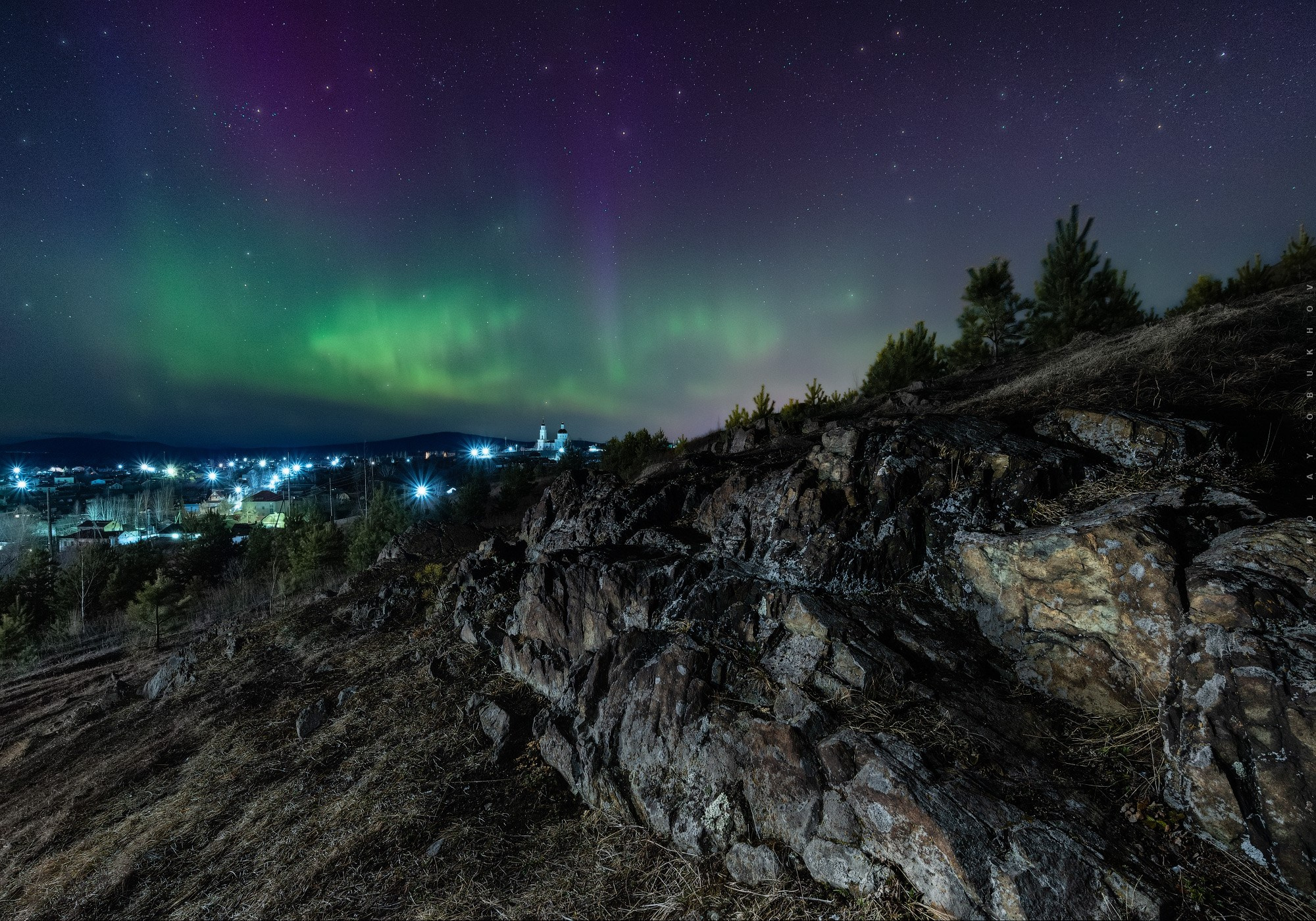 Северное сияние в поселке Черноисточинск рядом с Нижний Тагилом.