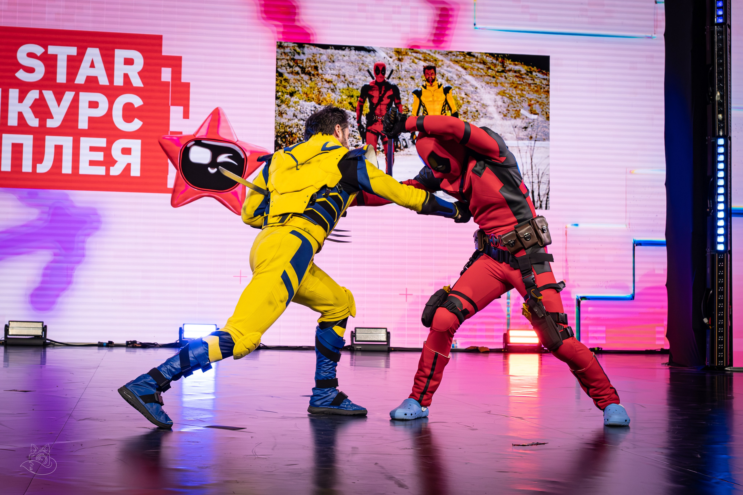 Сцена РЭД ЭКСПО 2024. Косплей фотограф