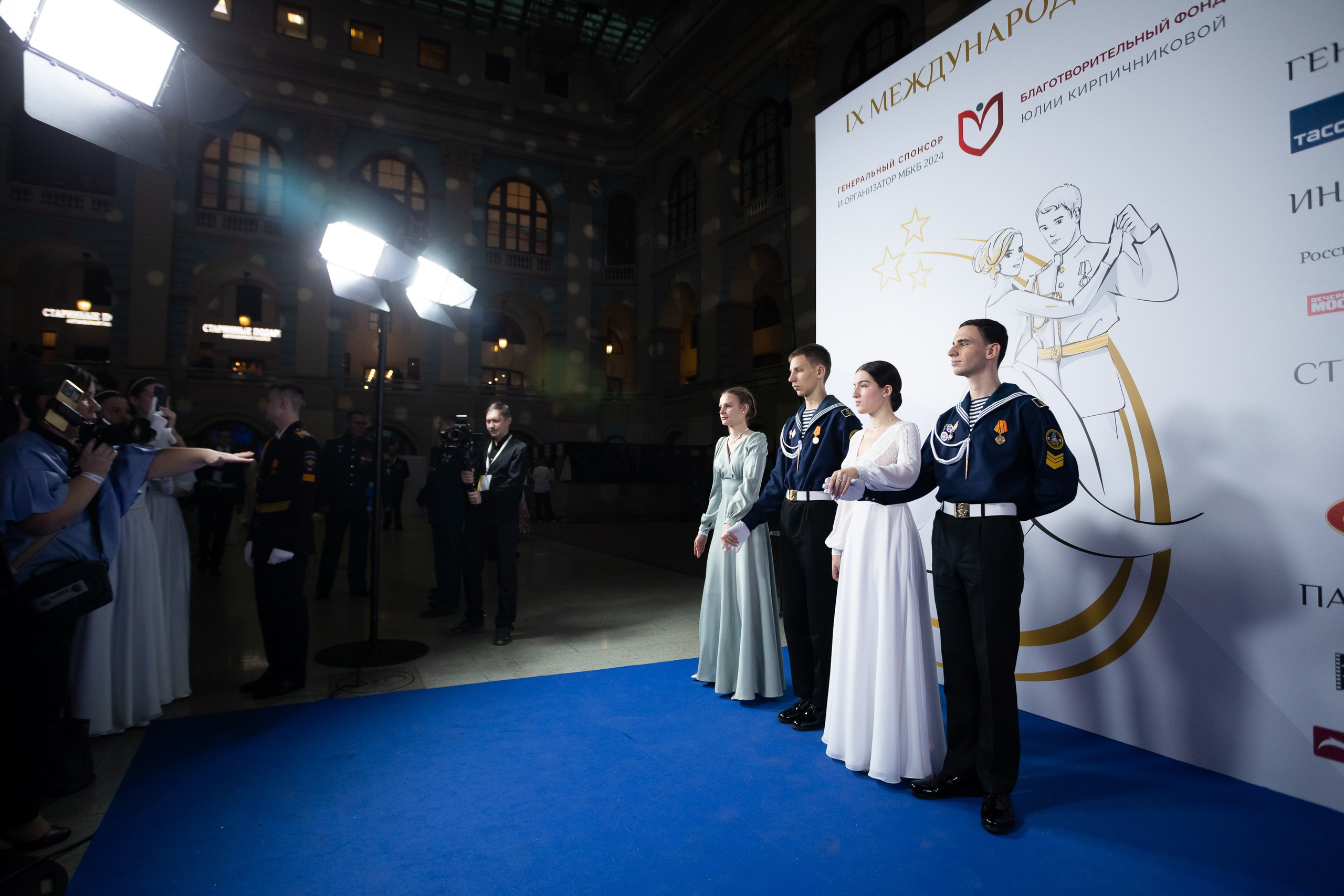 Кадетский бал. VICTOR SAPOZHNIKOV