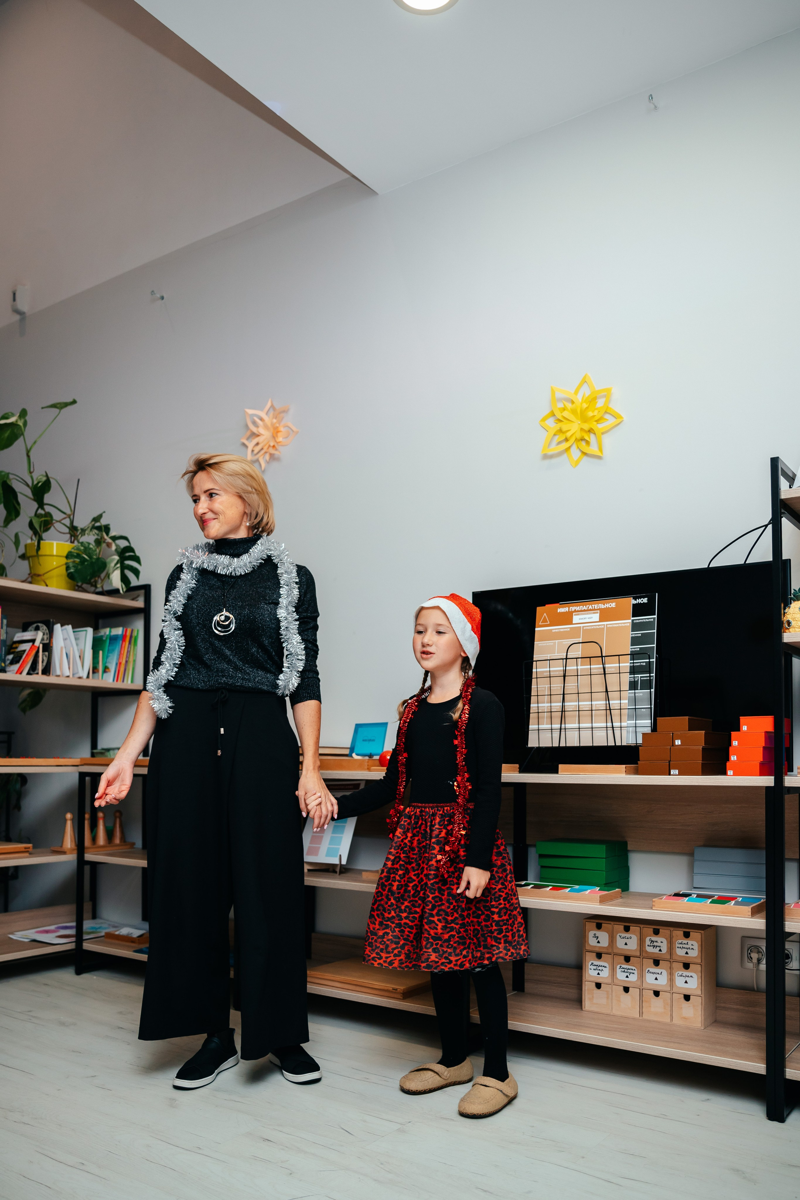 Новогодний утренник в Монтессори-школе. Семейный lifestyle фотограф в Санкт-Петербурге Людмила Пахомова