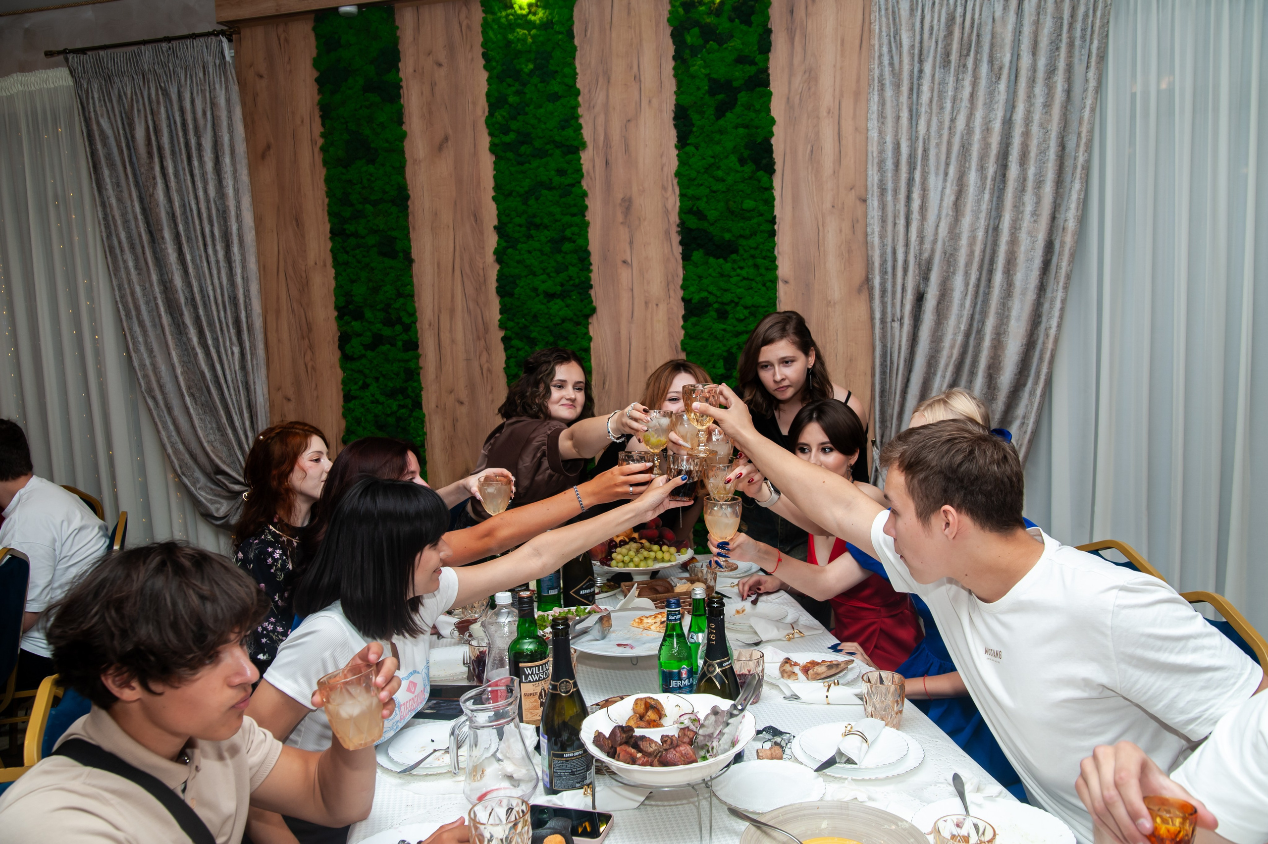 Выпускной МАОУ СОШ № 17 им. Эдуарда Есаяна. Свадебный и семейный фотограф Денис Лукьянов в Краснодаре, Краснодарском крае и Республике Крым