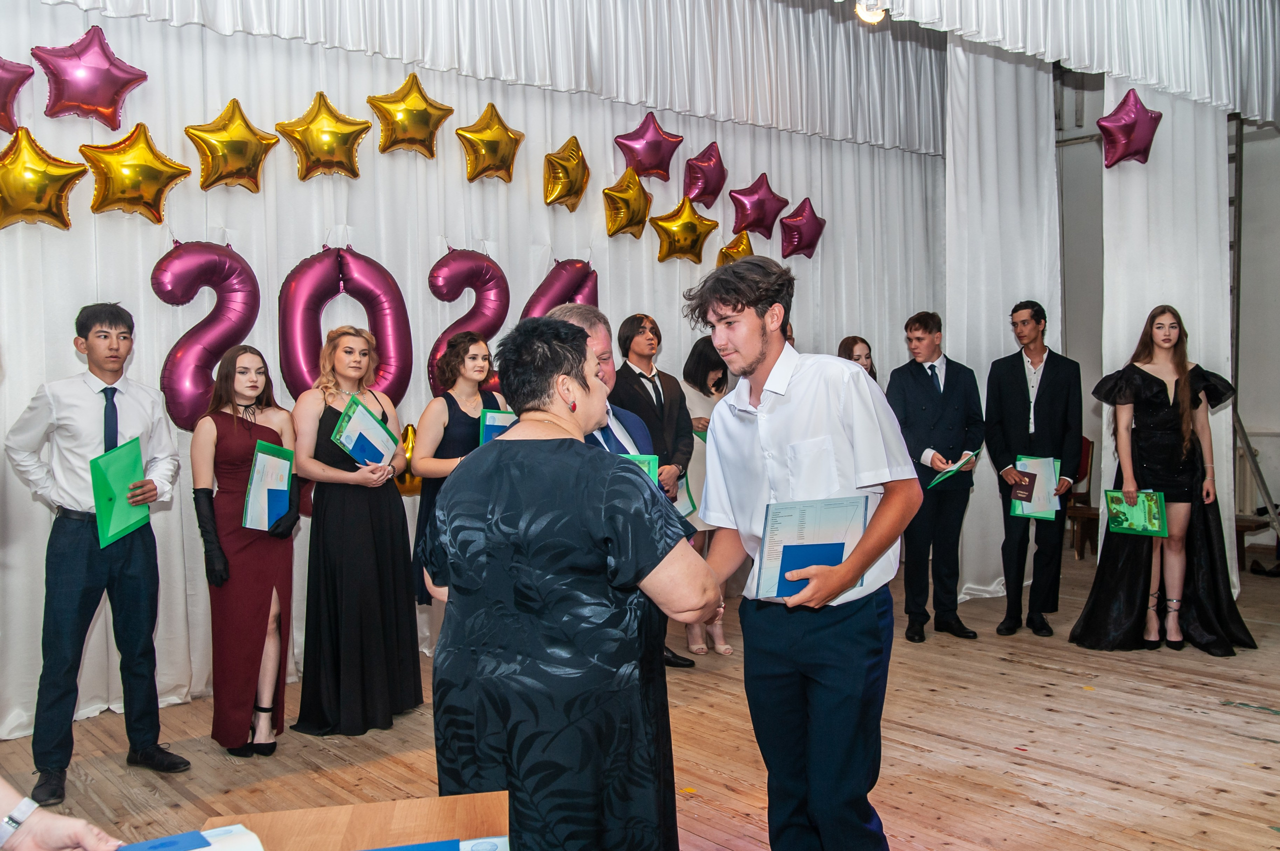 Выпускной МАОУ СОШ № 17 им. Эдуарда Есаяна. Свадебный и семейный фотограф Денис Лукьянов в Краснодаре, Краснодарском крае и Республике Крым