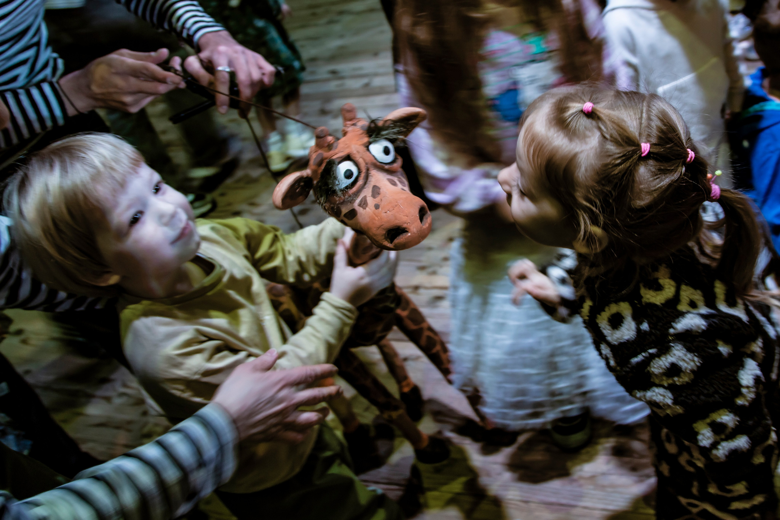 Жирафа и носорог спектакль театра Саквояж. Фотограф в Сочи Юрий Шептаев