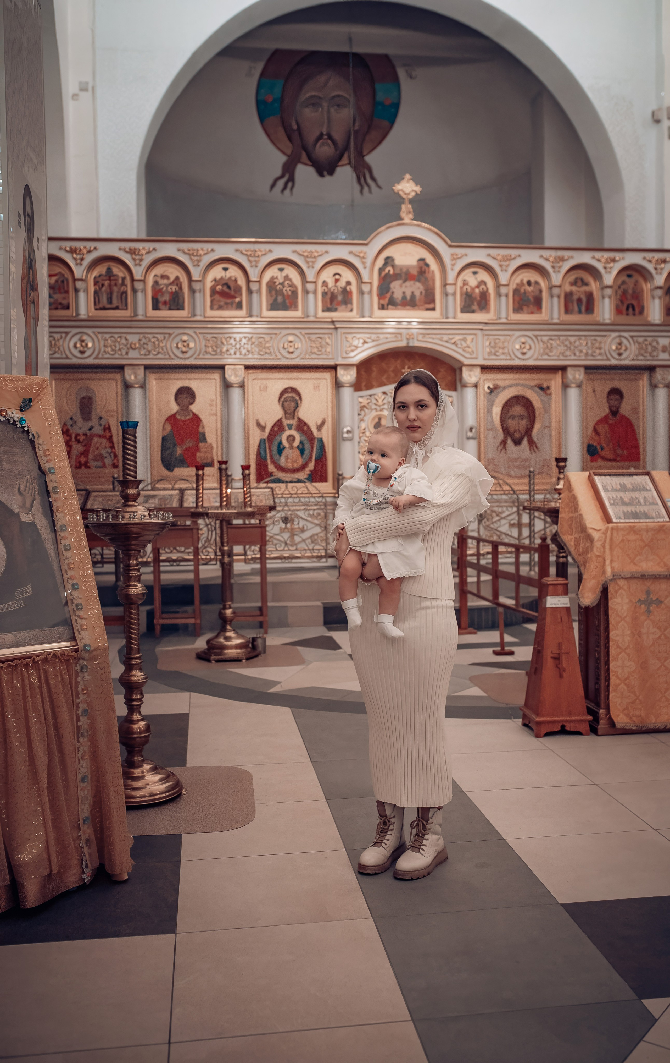 Крещение Максима в храме Феодора Тирона. Фотографы крещения/венчания  Красноярск Татьяна и Вячеслав Переваловы