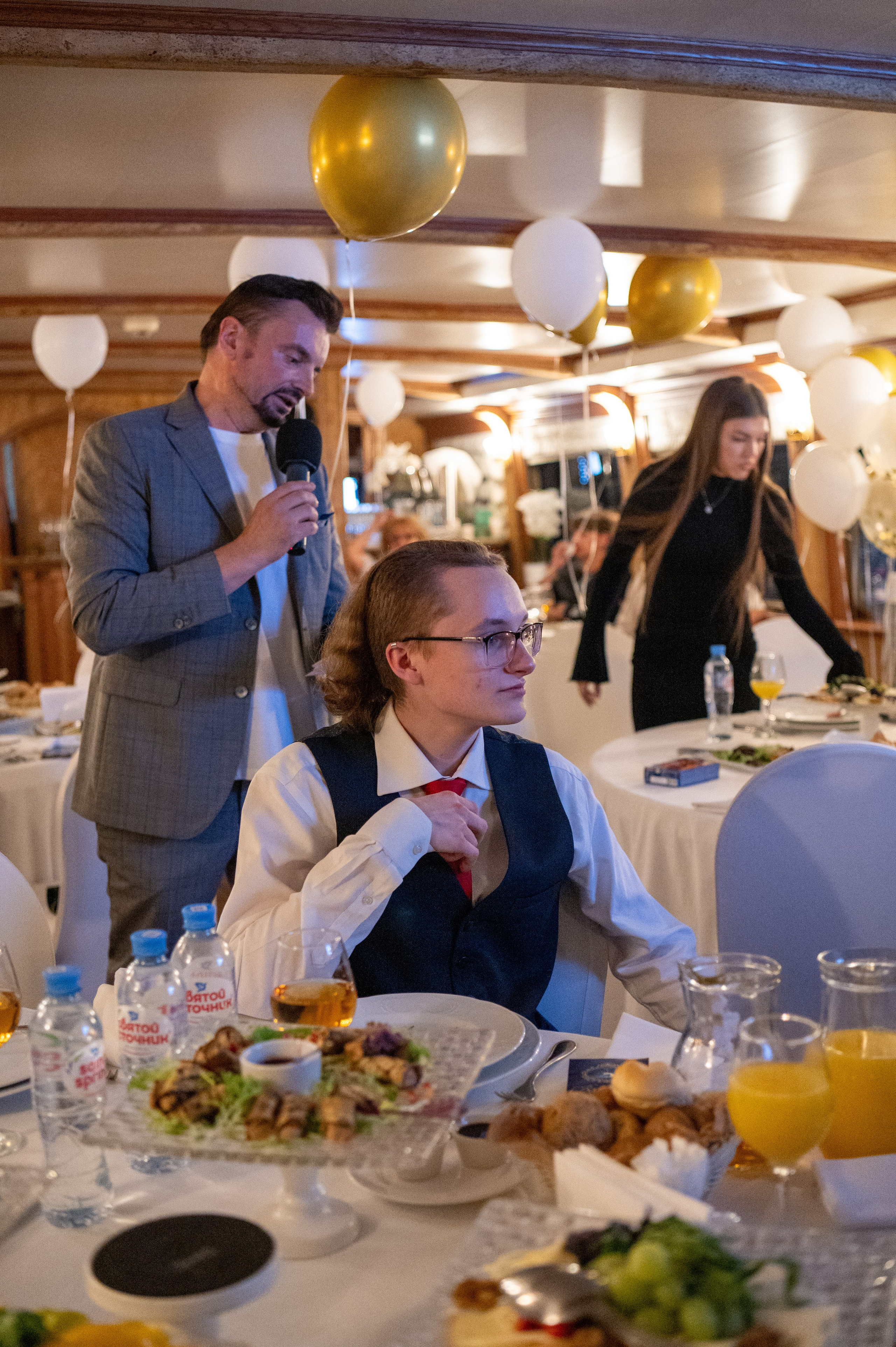 Выпускной вечер 11 класс на теплоходе. Детский и семейный фотограф г. Москва Оксана Катаджи